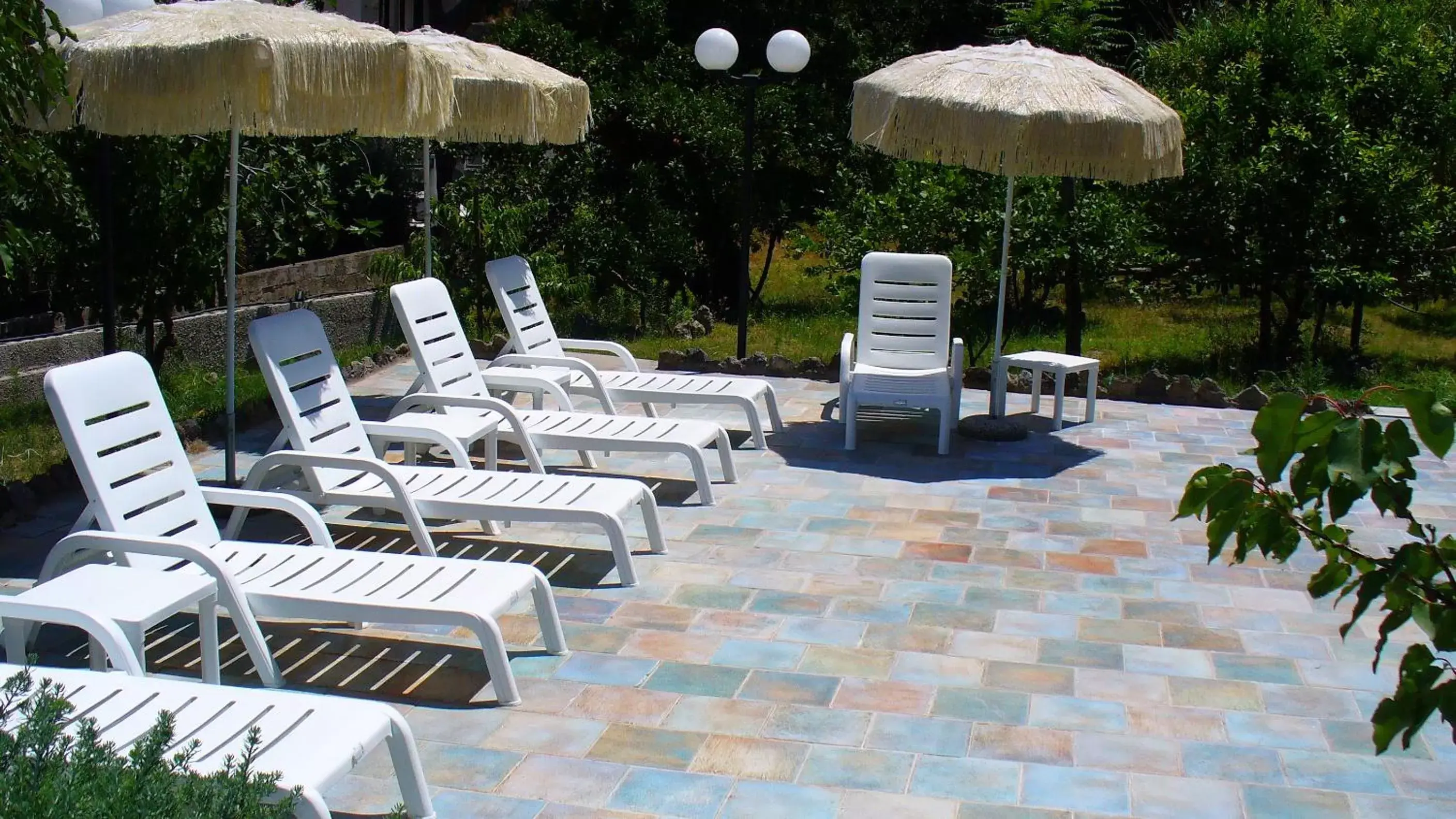 Solarium, Swimming Pool in Hotel La Marticana