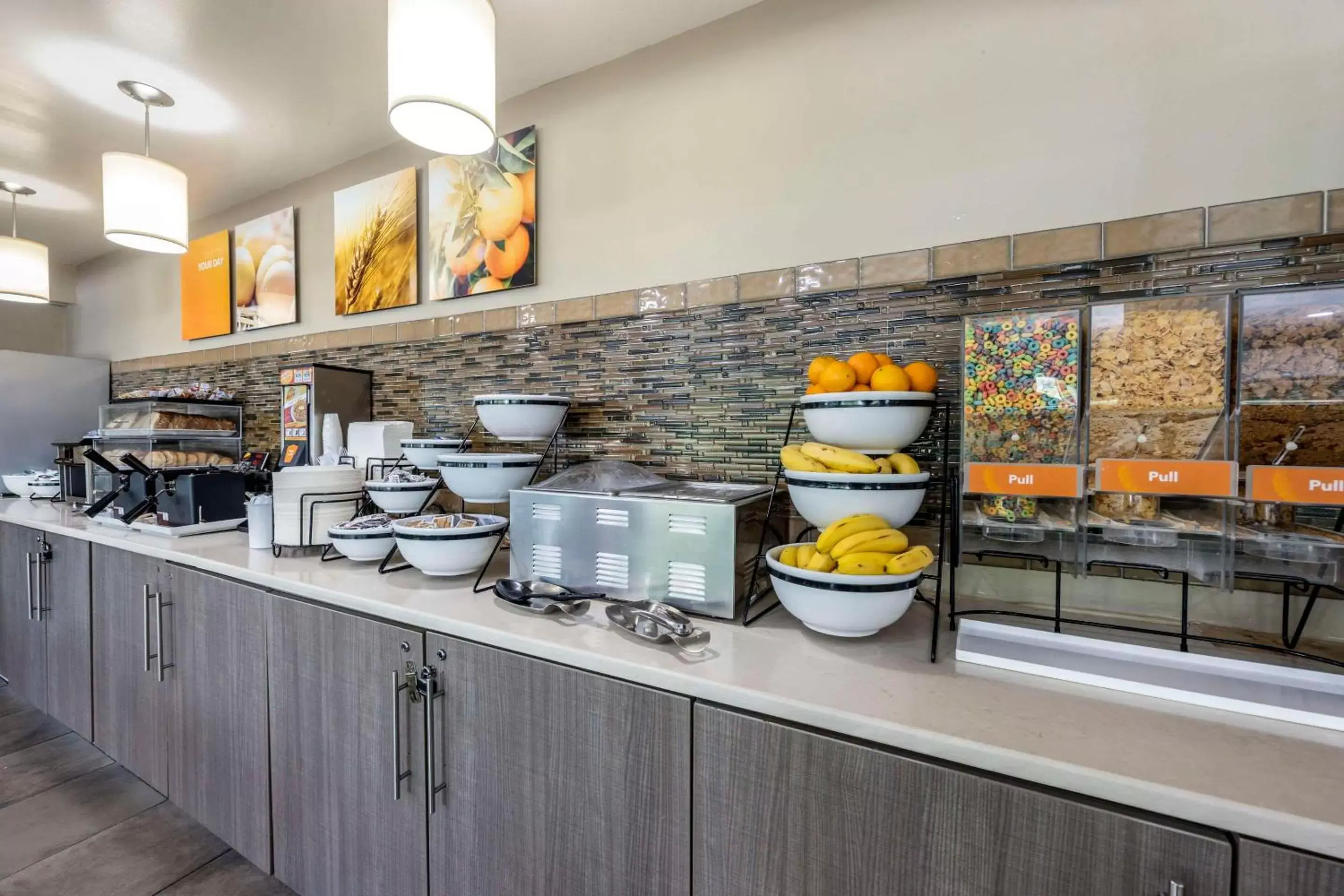 Breakfast, Kitchen/Kitchenette in Comfort Inn Downtown Nashville - Music City Center