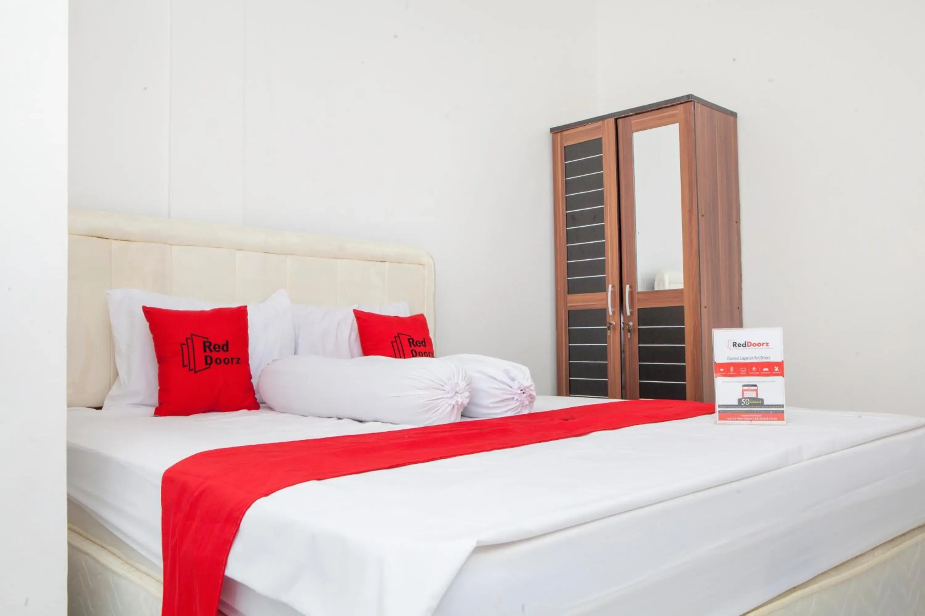 Bedroom, Bed in RedDoorz near Telkom Corporate University