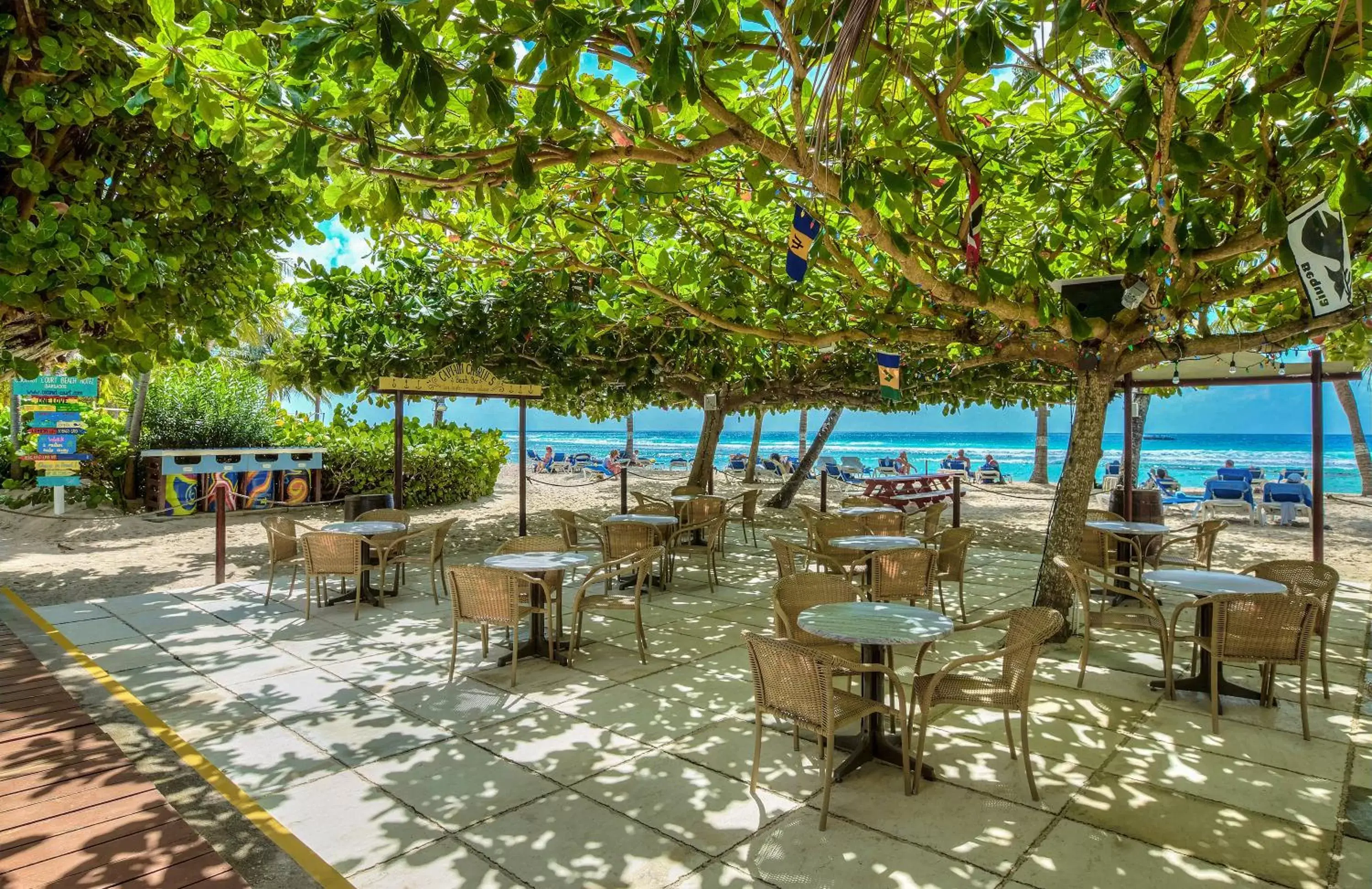 Restaurant/places to eat in Coconut Court Beach Hotel