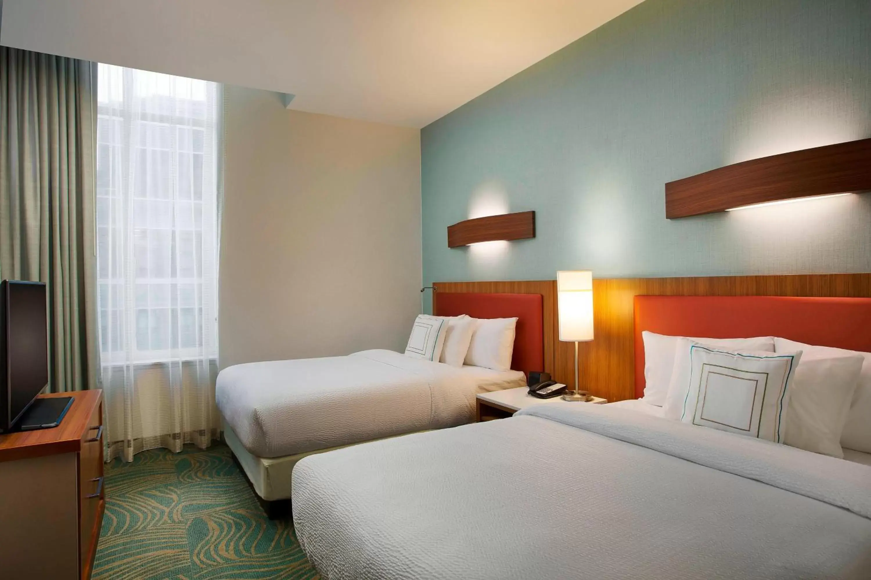 Photo of the whole room, Bed in SpringHill Suites by Marriott Houston Downtown/Convention Center