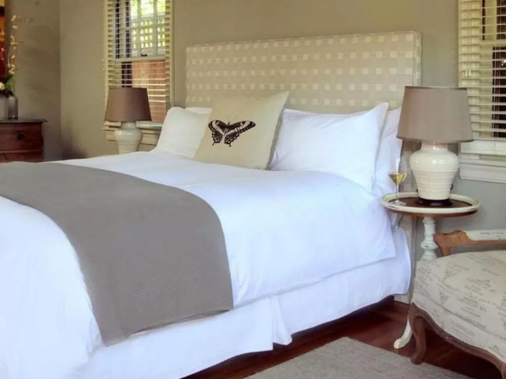 Other, Bed in Inn on Randolph