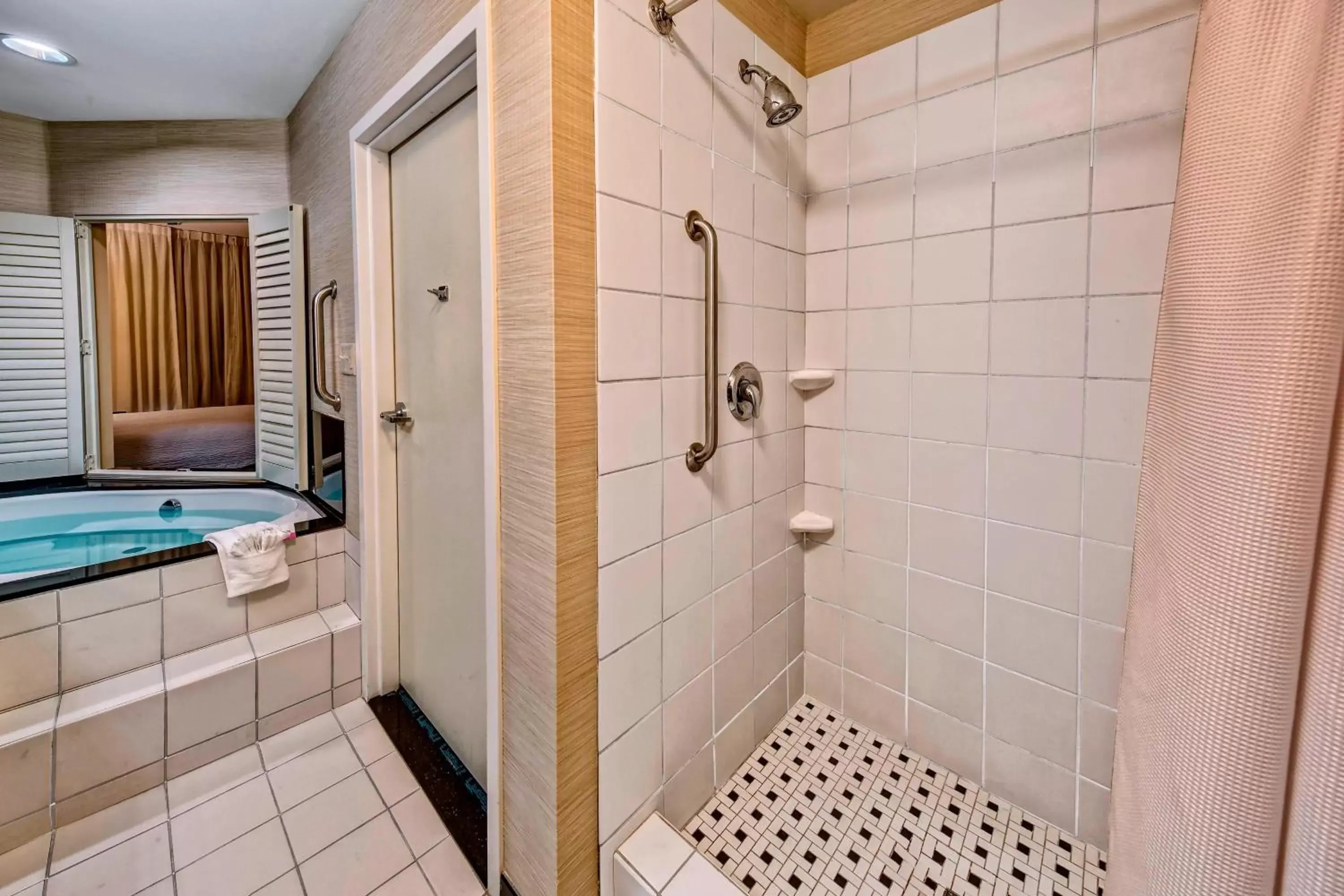Bedroom, Bathroom in Fairfield Inn and Suites by Marriott Oklahoma City Airport