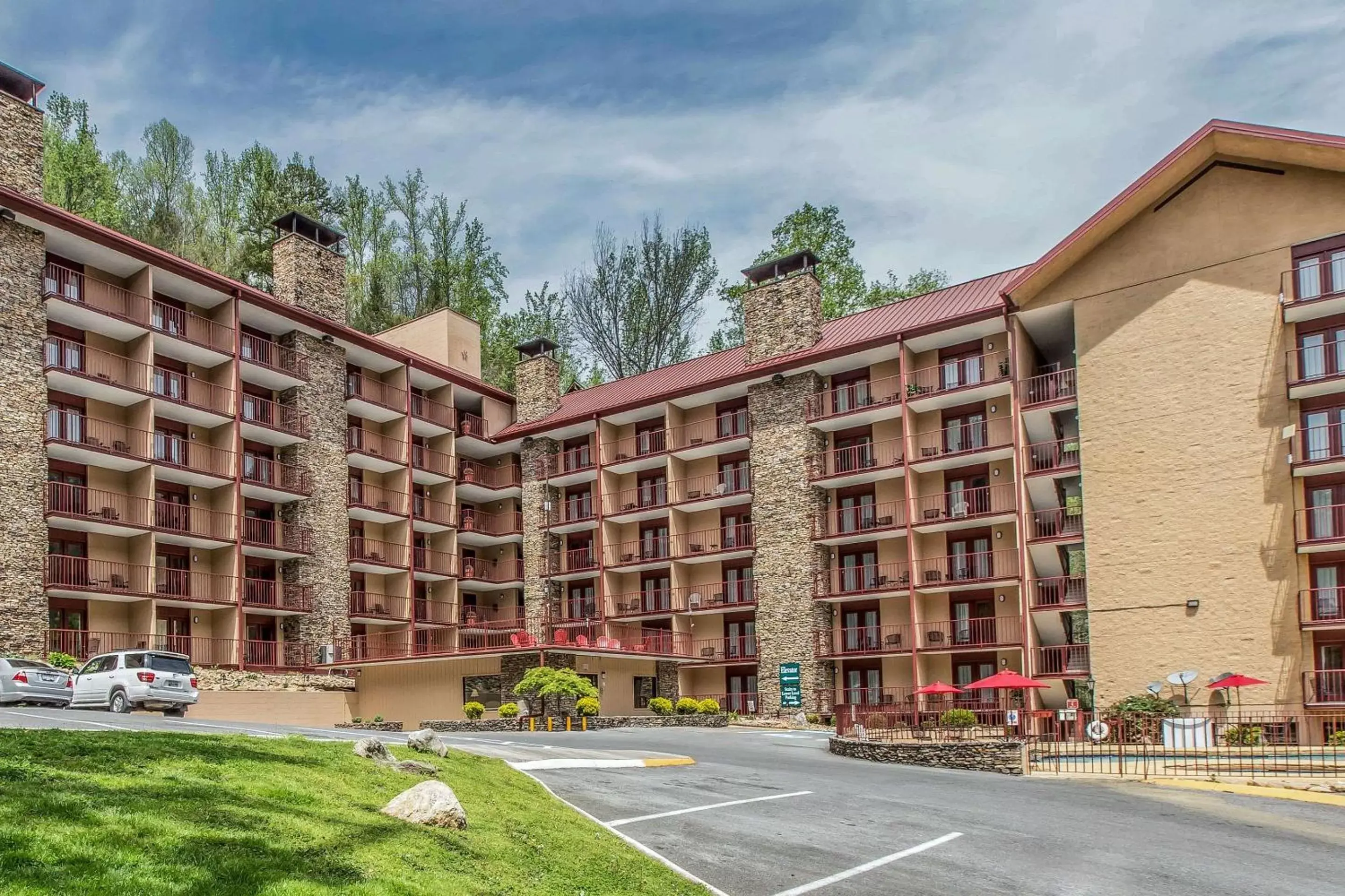 Property Building in Quality Inn & Suites Gatlinburg