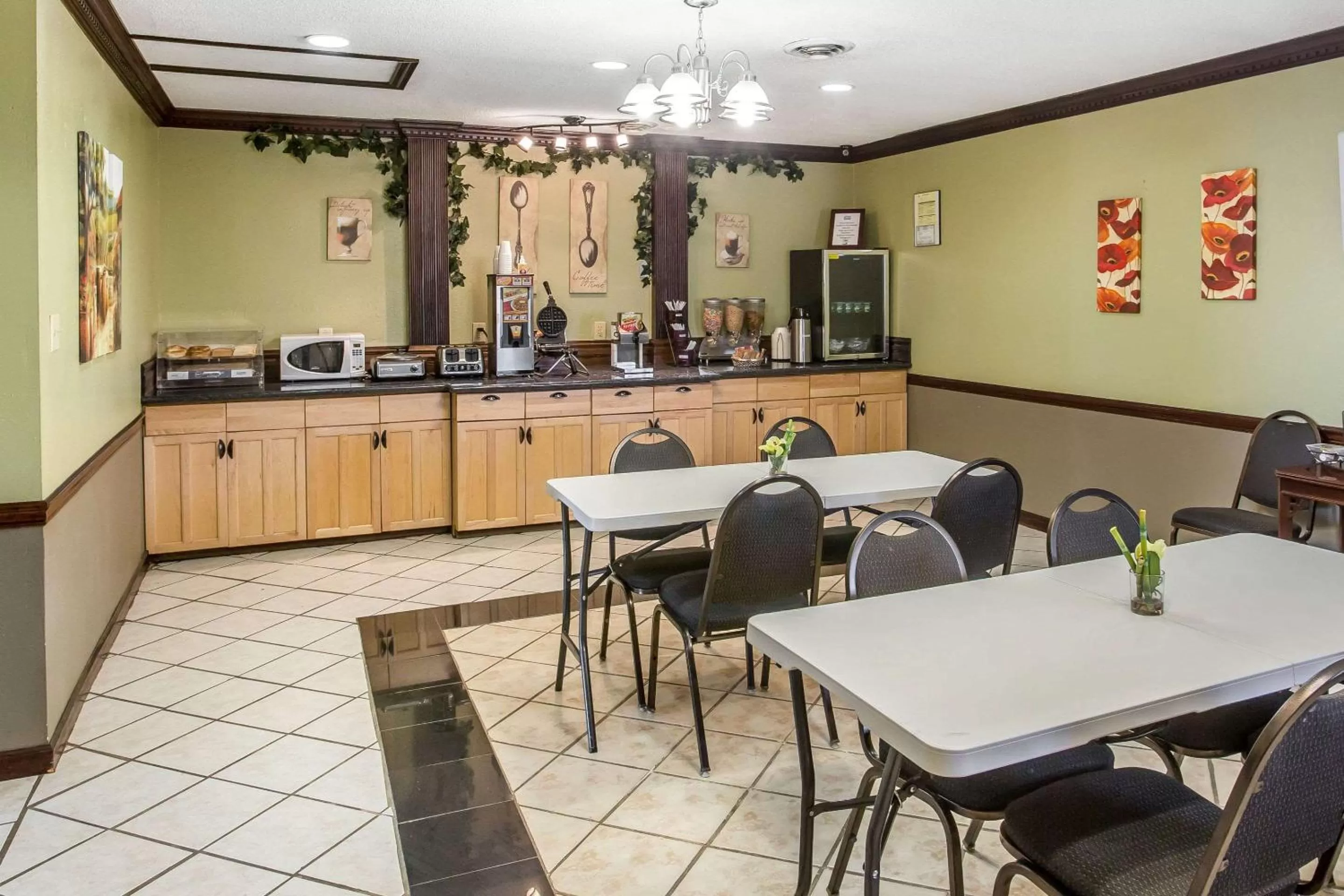 Restaurant/places to eat in Rodeway Inn & Suites Smyrna - Nashville Area