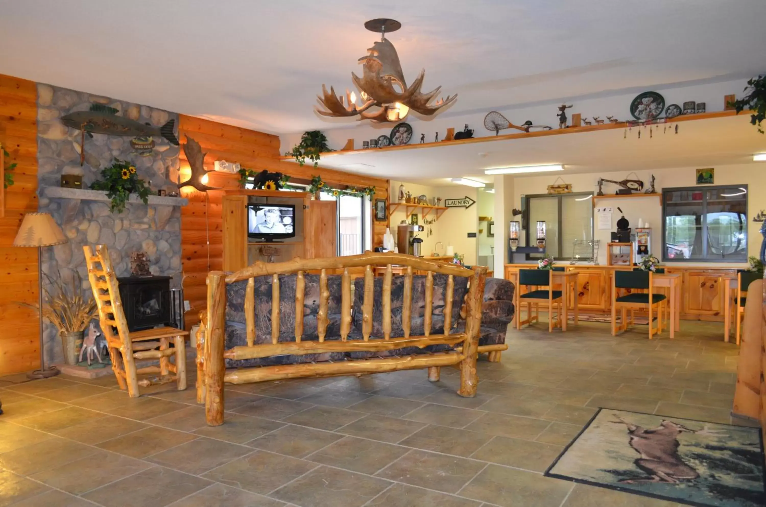 Lobby or reception, Lobby/Reception in Booneslick Lodge - Neosho