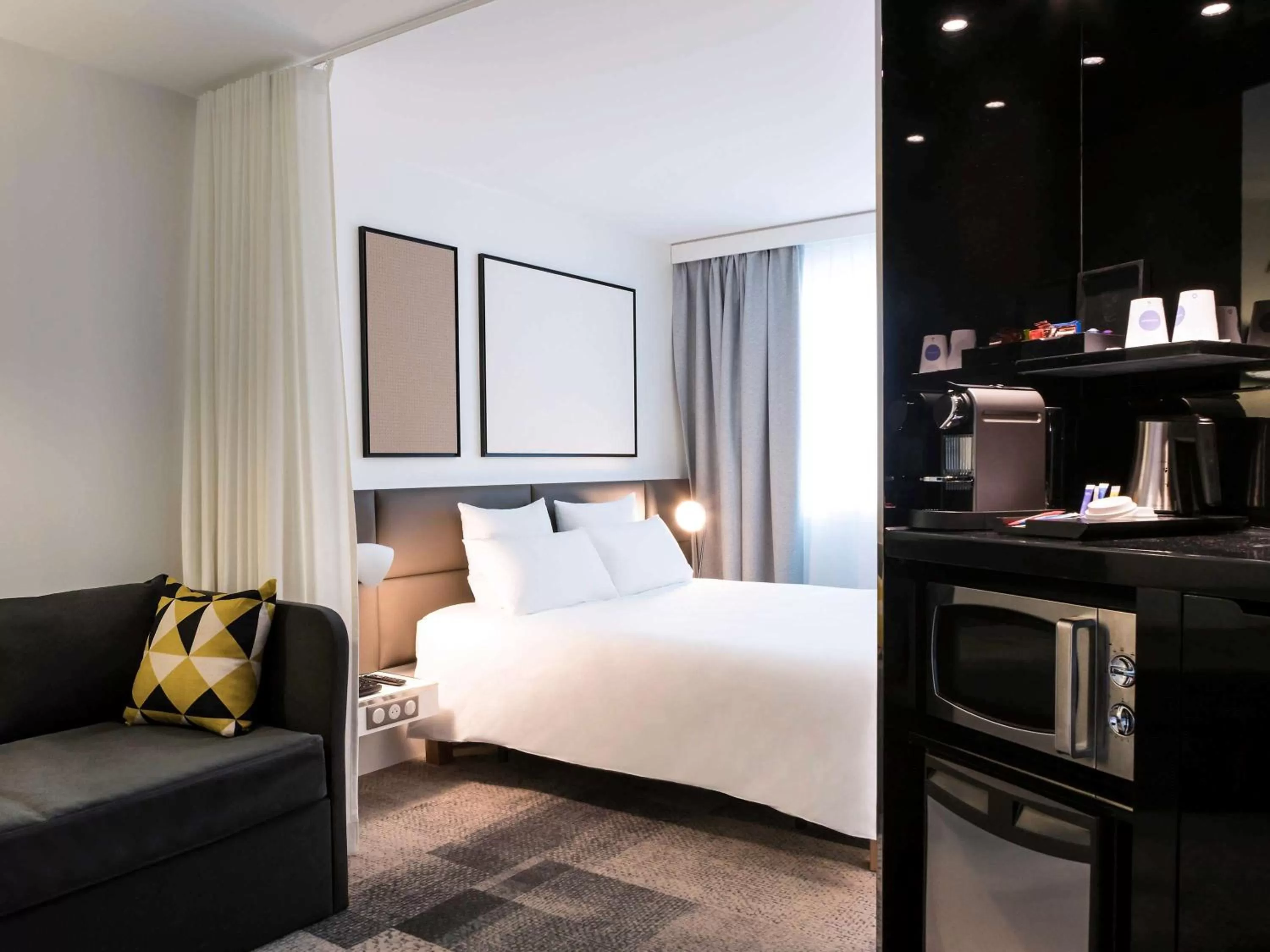 Executive Suite with Double Bed and Sofa Bed in Novotel Suites Paris Expo Porte de Versailles