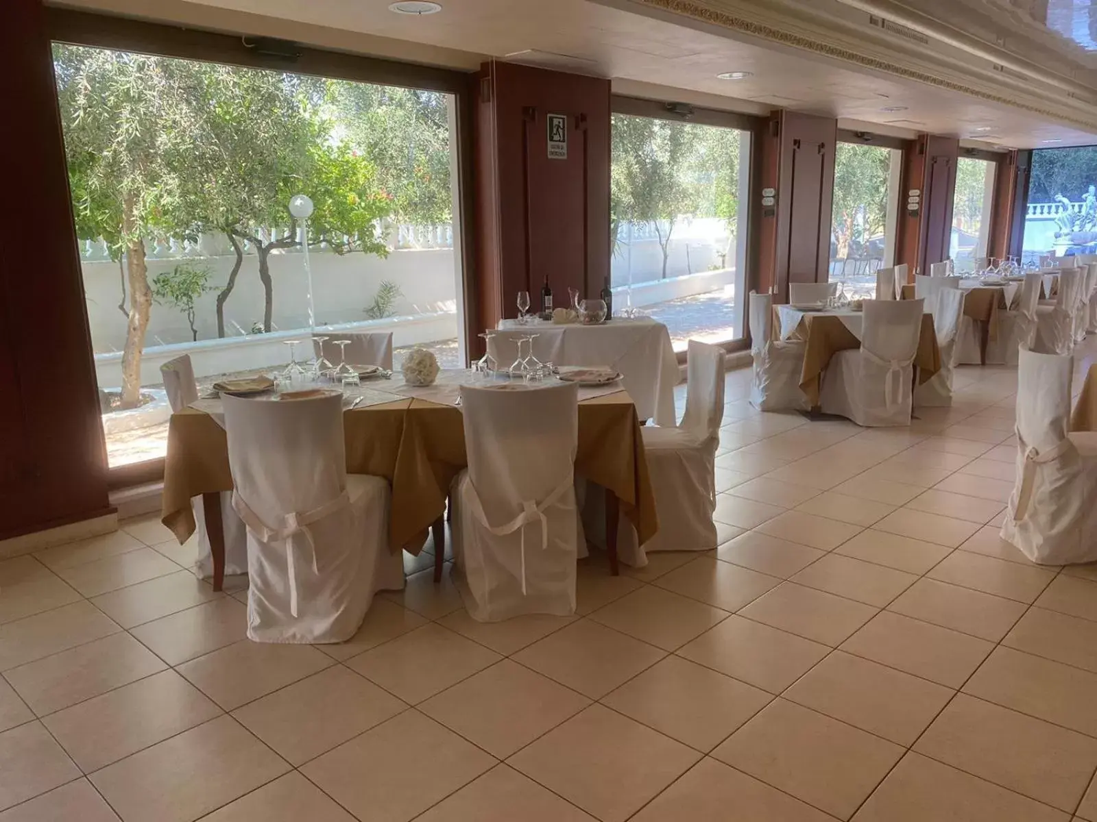 Restaurant/places to eat, Banquet Facilities in Hotel Il Melograno