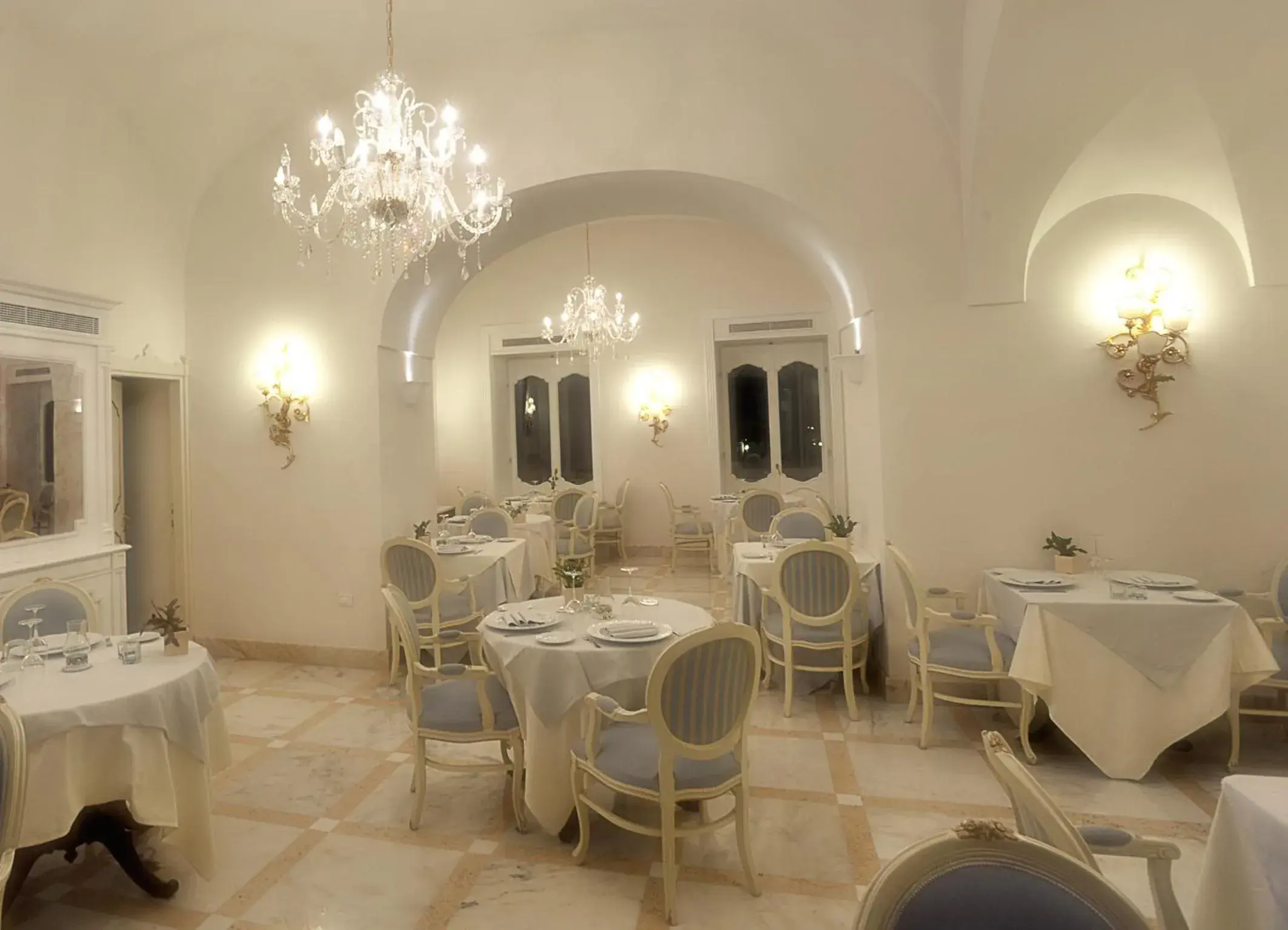 Restaurant/Places to Eat in Hotel Villa Fraulo