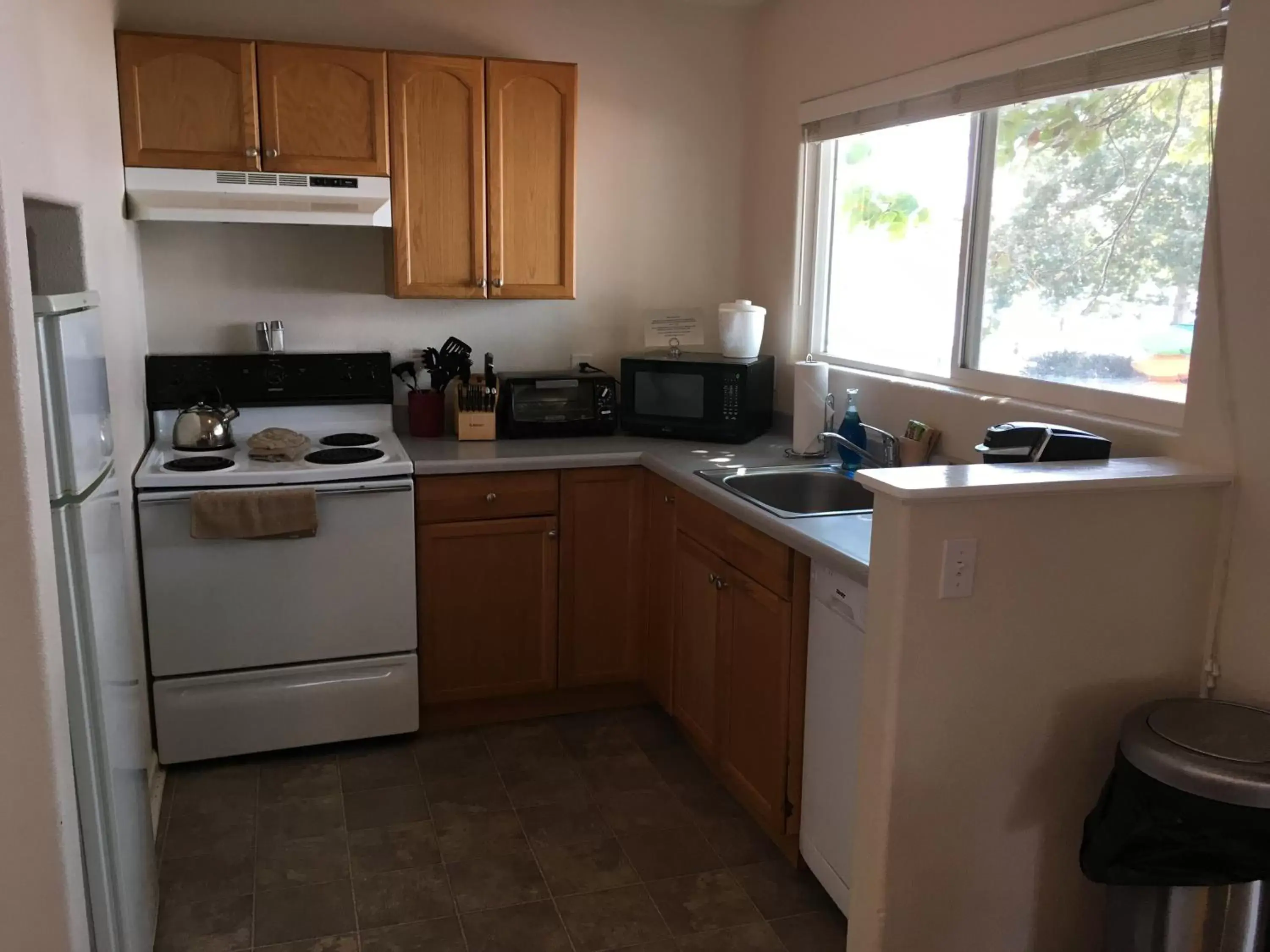 Kitchen/Kitchenette in Clear Lake Cottages & Marina