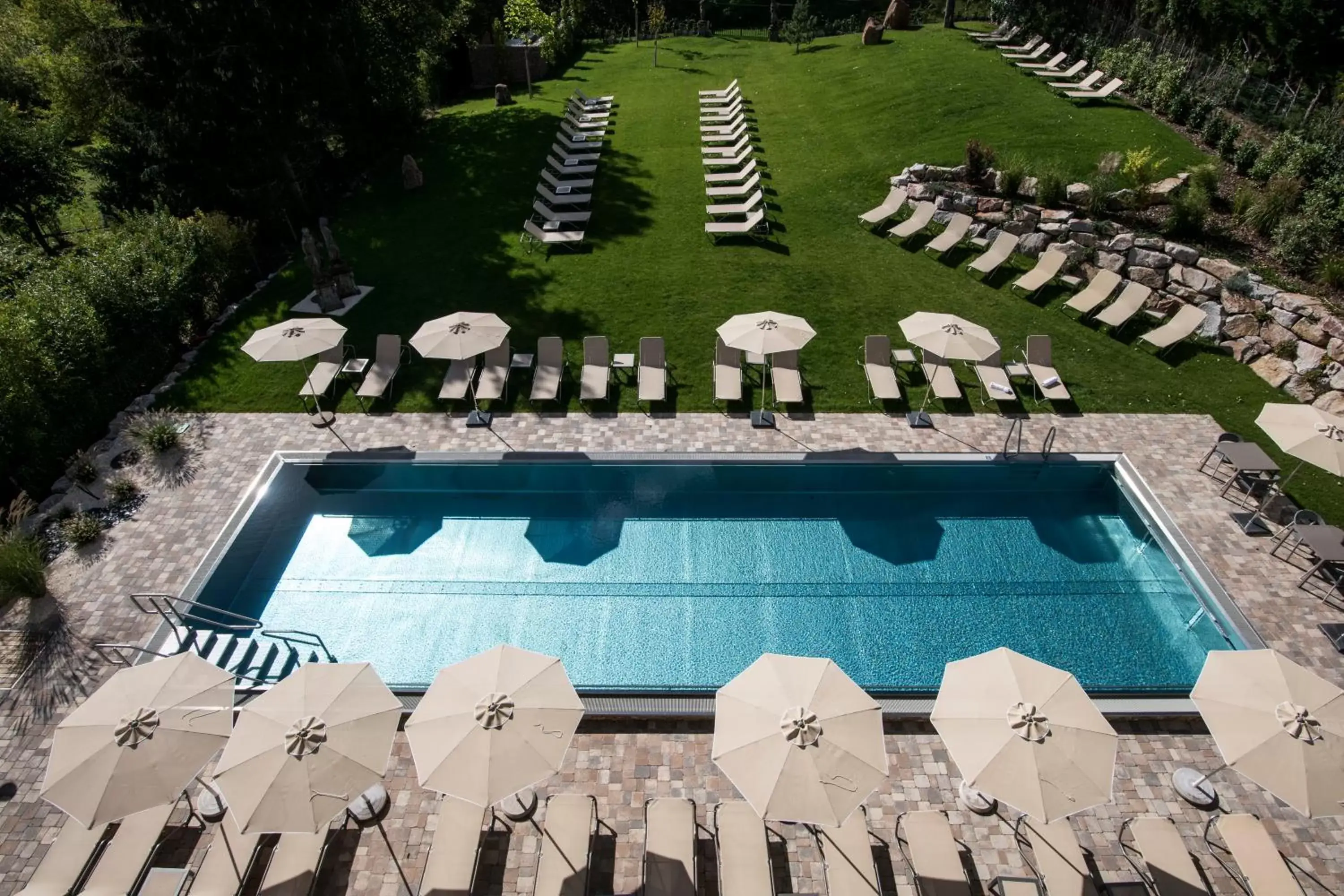 Garden, Pool View in Hostellerie Des Châteaux & Spa