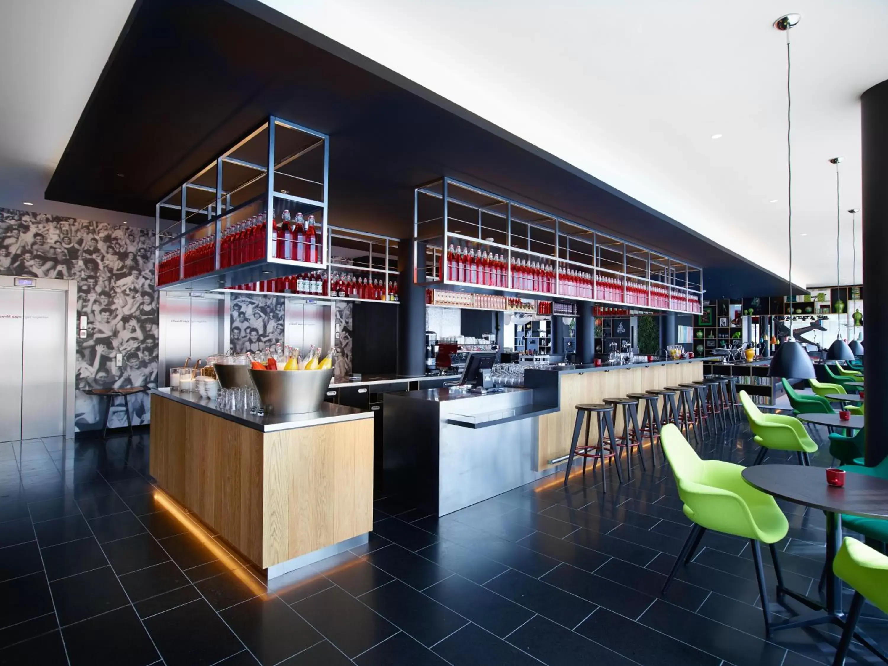 Lounge or bar in citizenM Paris Charles de Gaulle Airport