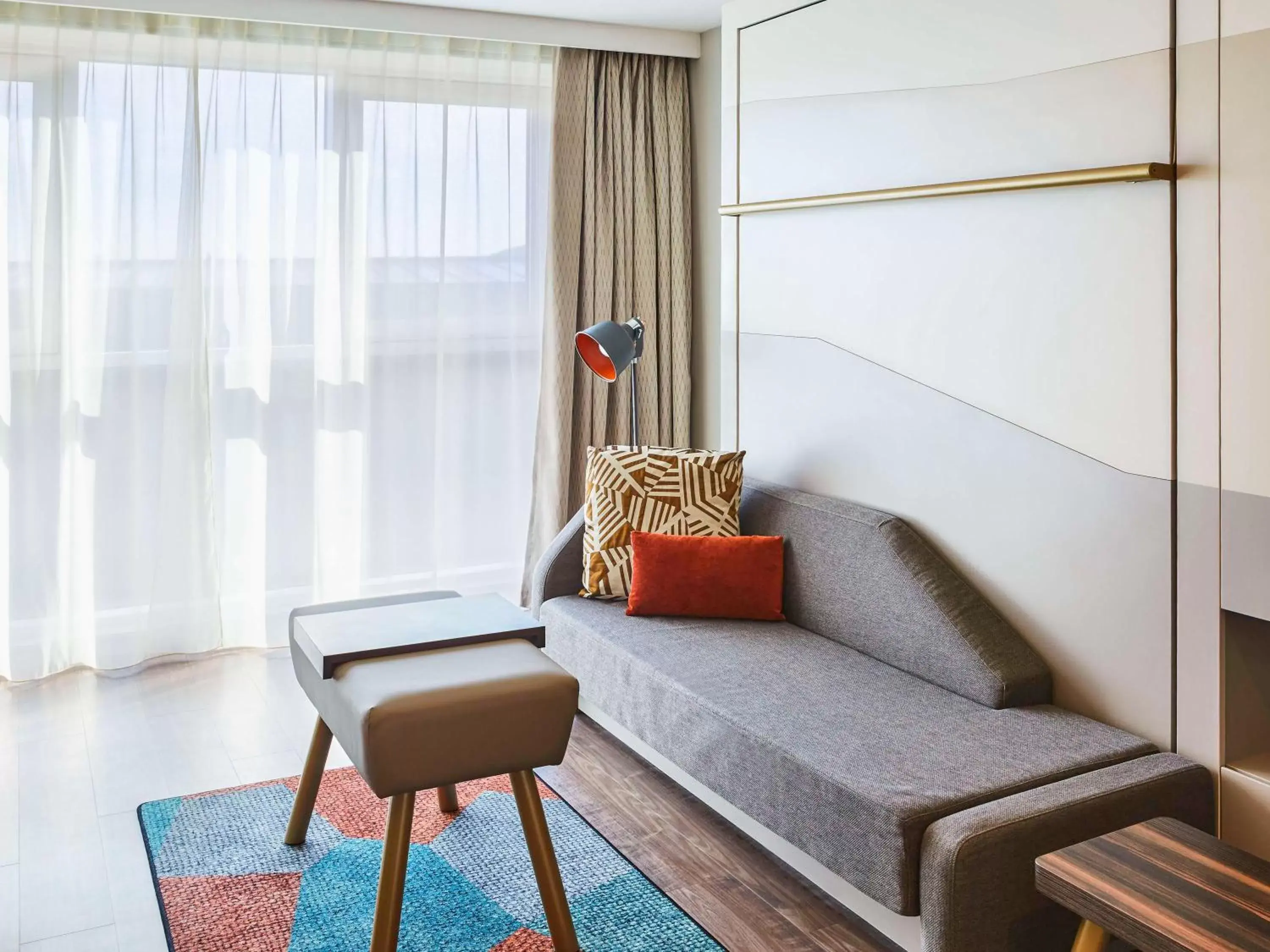 Bedroom, Seating Area in Aparthotel Adagio Edinburgh Royal Mile