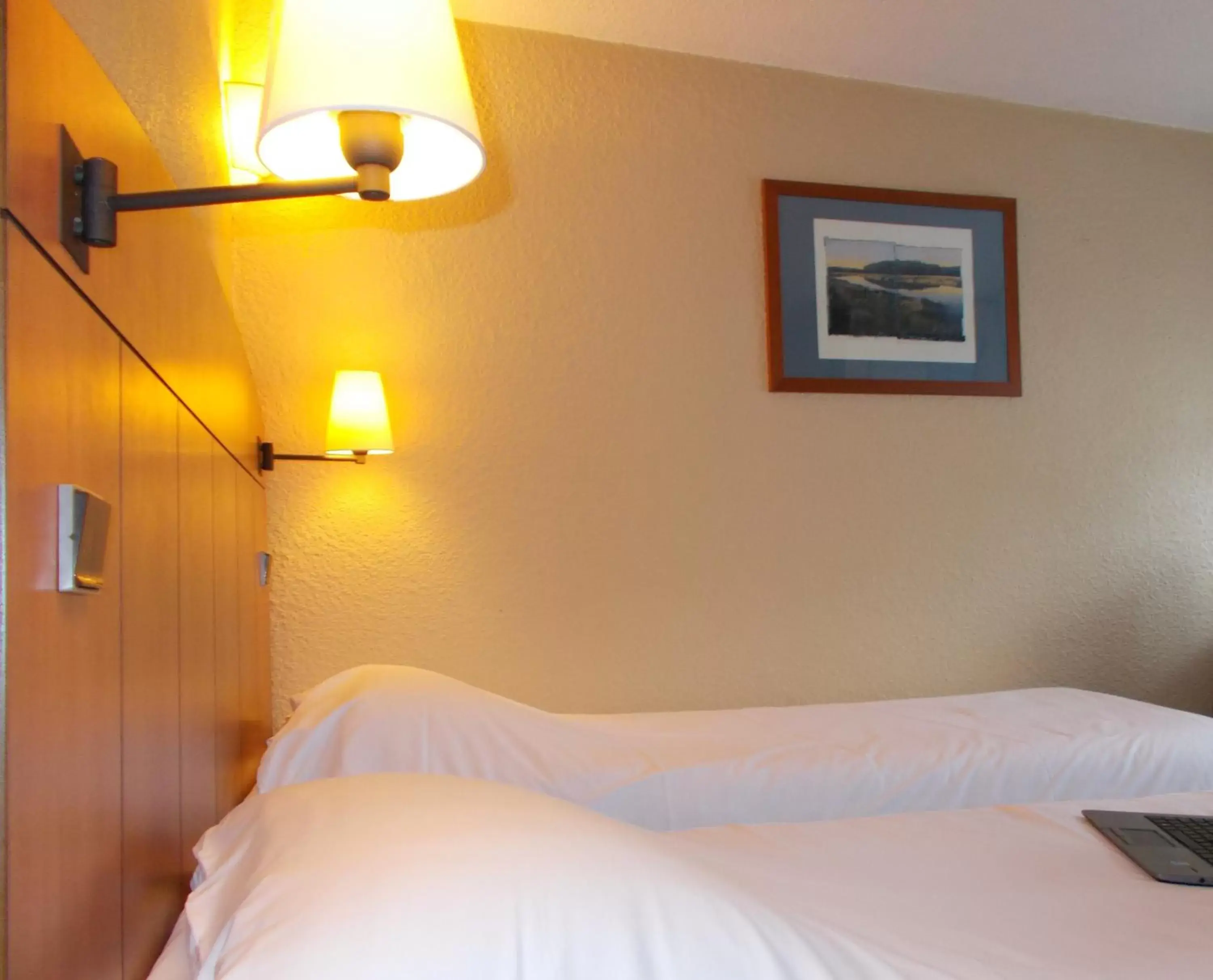 Bedroom, Bed in Kyriad Tarbes Odos Bedroom, Bed in Kyriad Tarbes Odos