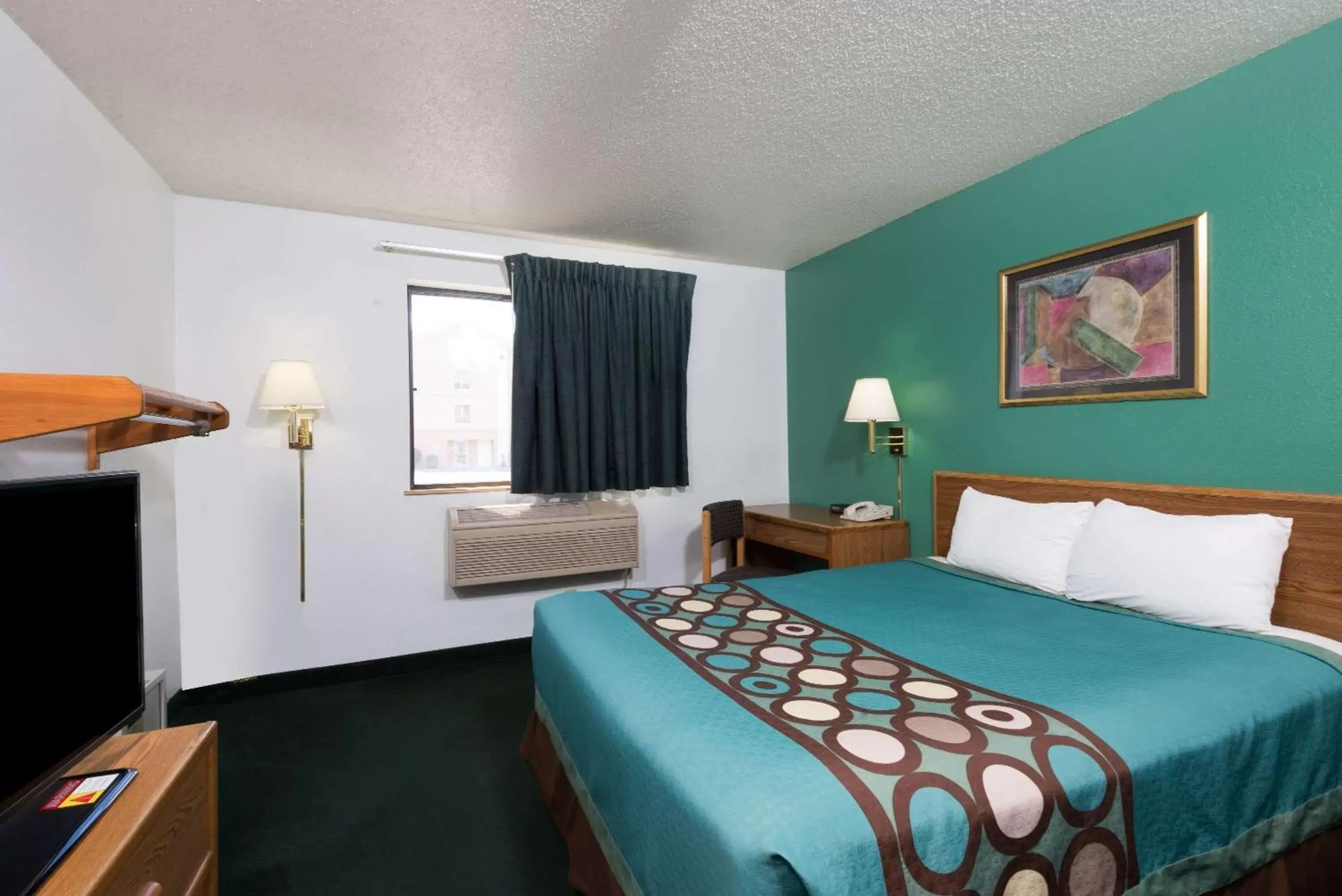 Photo of the whole room, Bed in Super 8 by Wyndham New Stanton