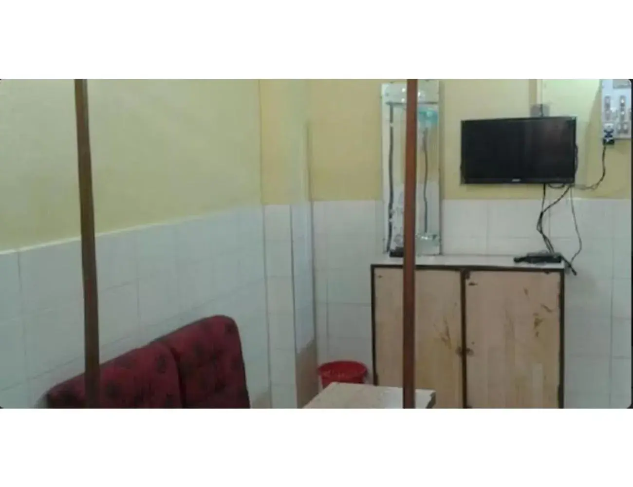 TV and multimedia, TV/Entertainment Center in Goroomgo Central Guest House Agartala