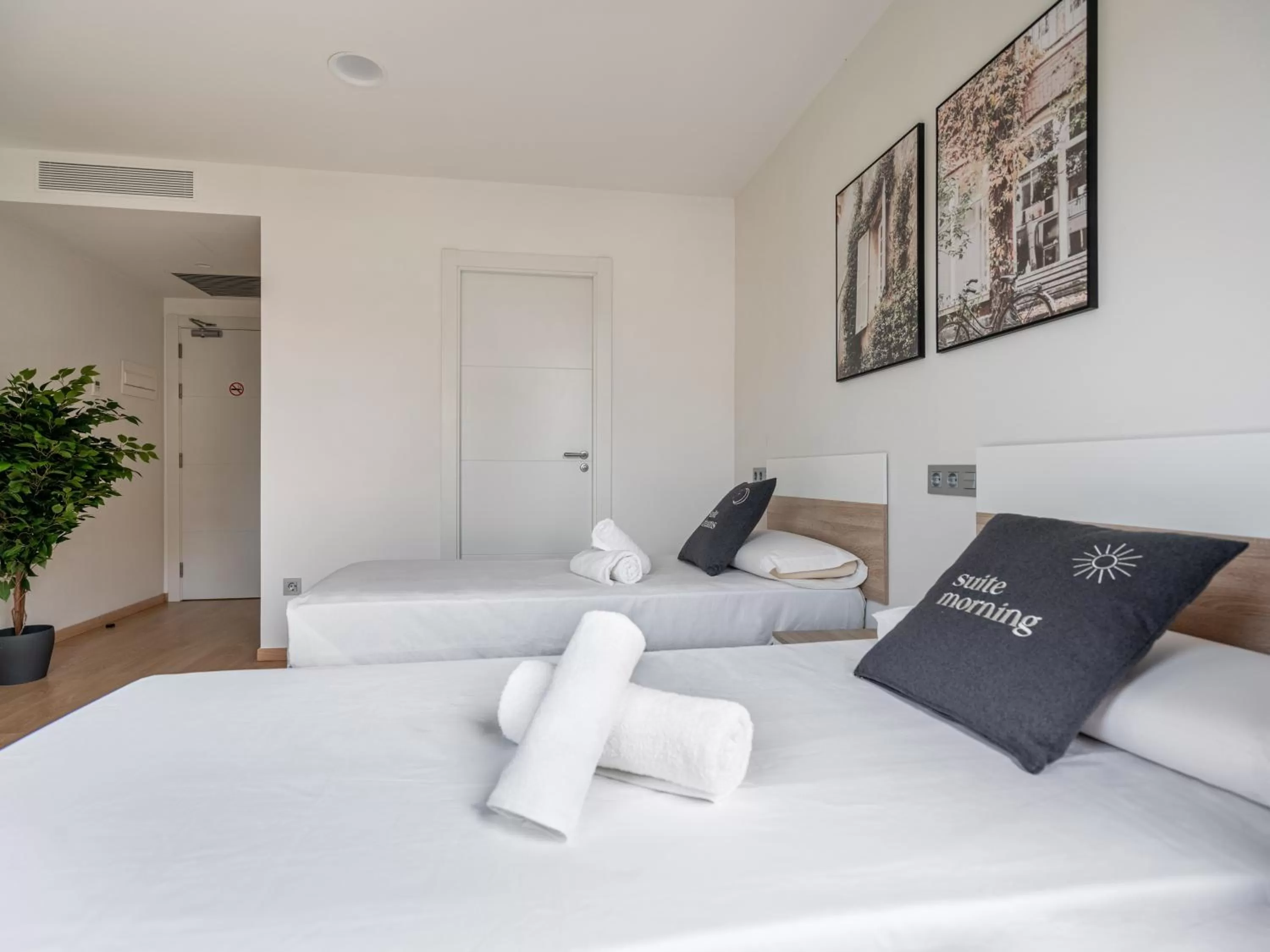 Bed in Limehome Barcelona Carrer de Fontcoberta - Digital Access