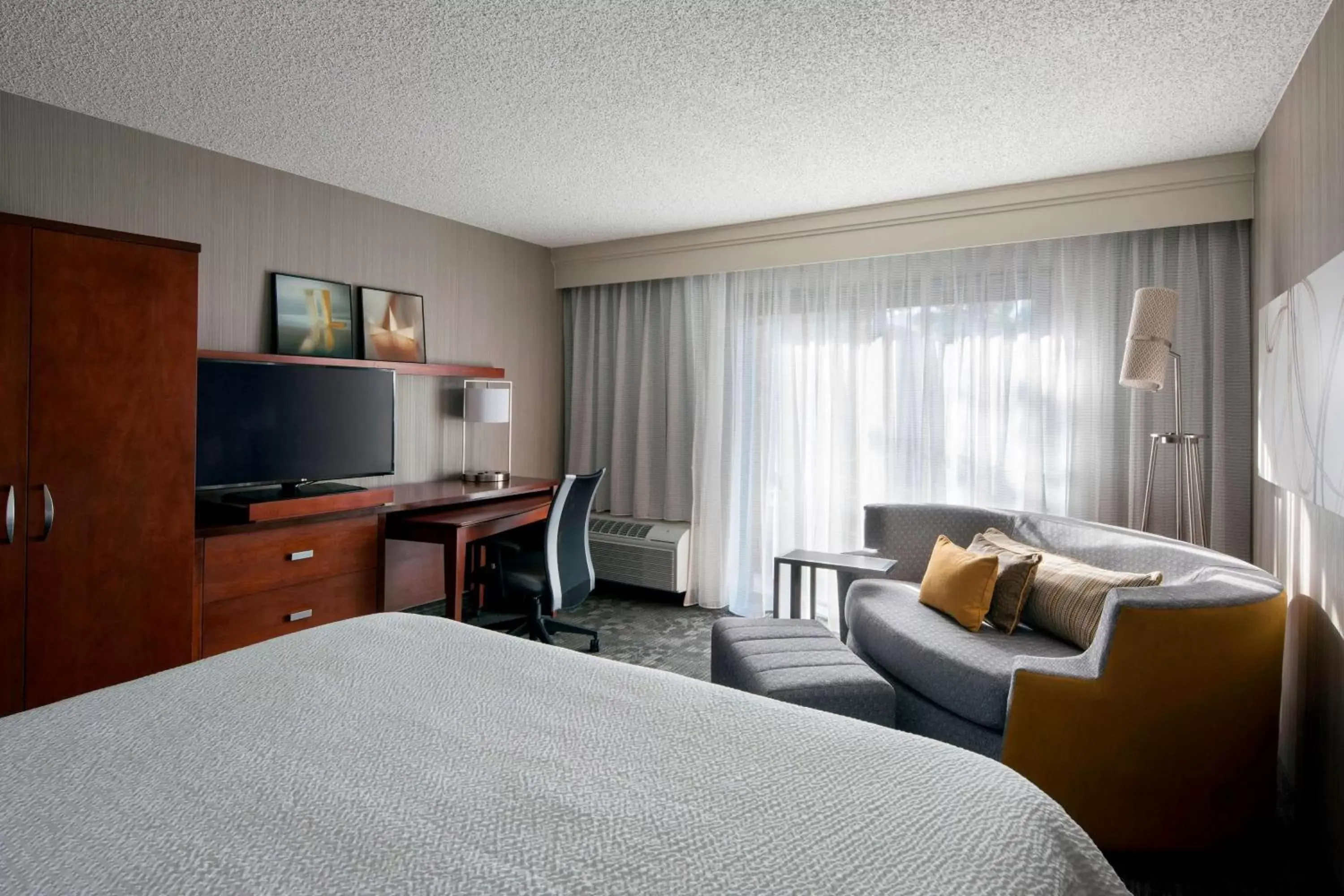 Hearing Accessible Guestroom King in Sonesta Select Los Angeles Torrance South Bay