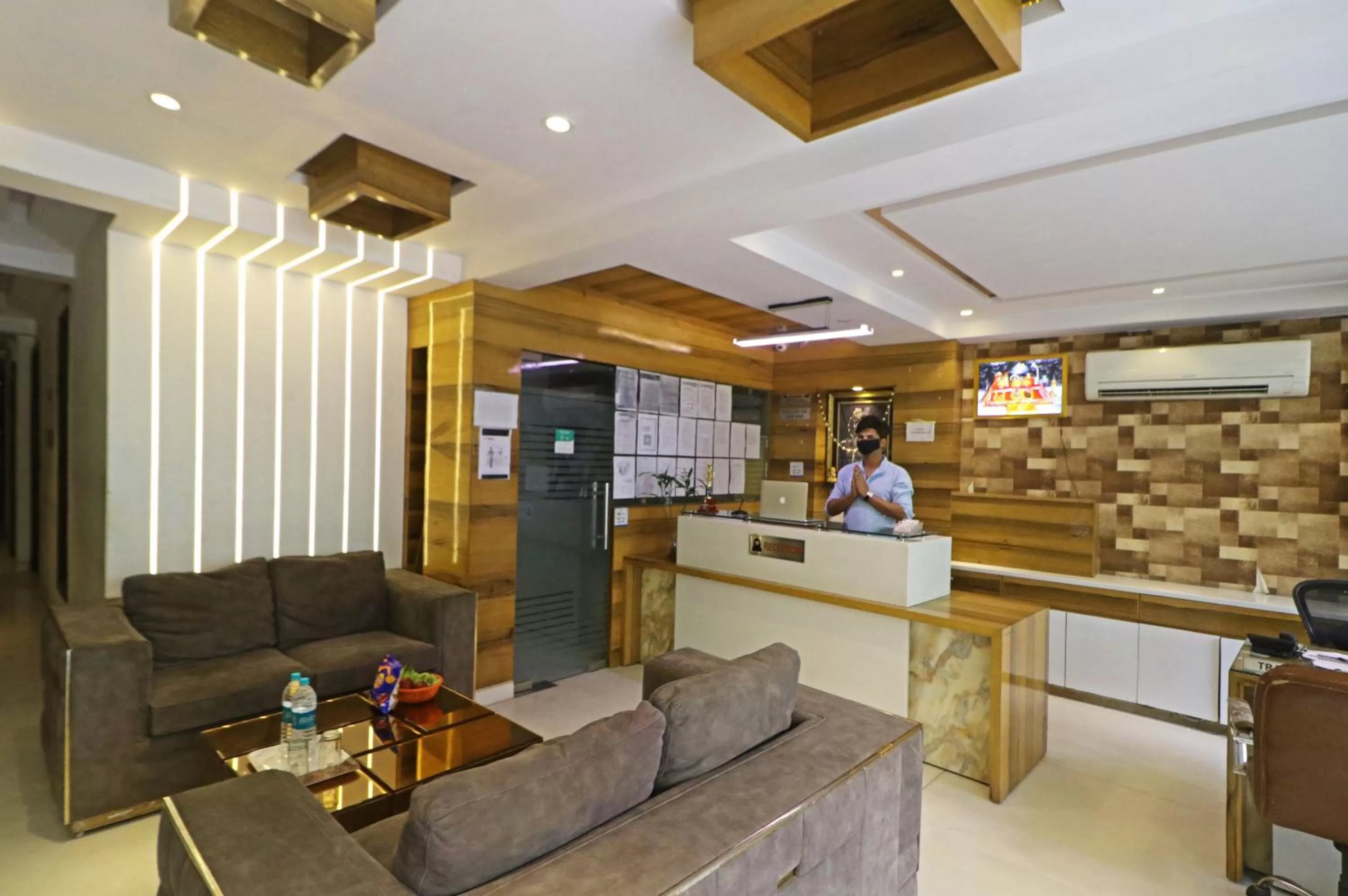 Staff in The Hotel Mohit -5 Minutes Walk From New Delhi Railway Station - Paharganj