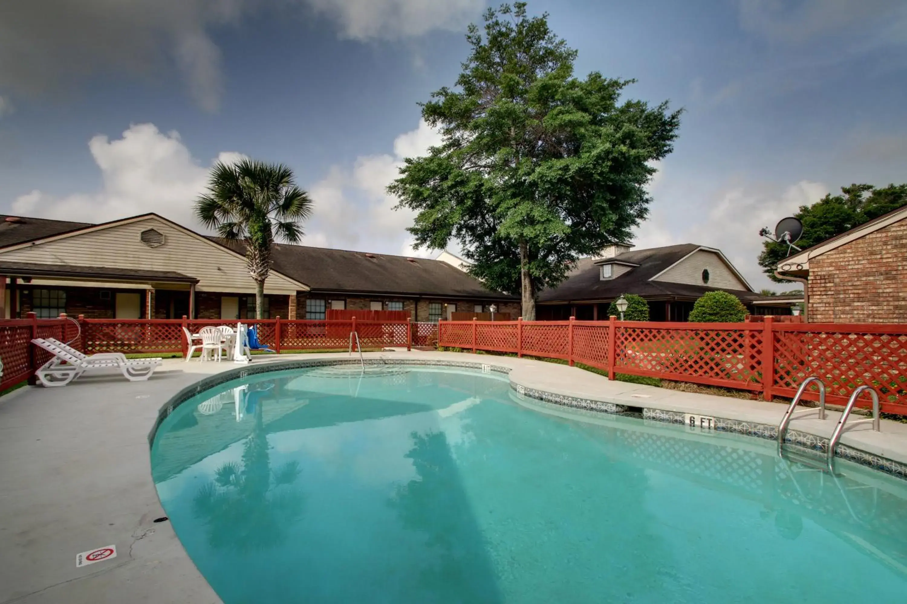 Swimming Pool in HOTEL DEL SOL - Pensacola