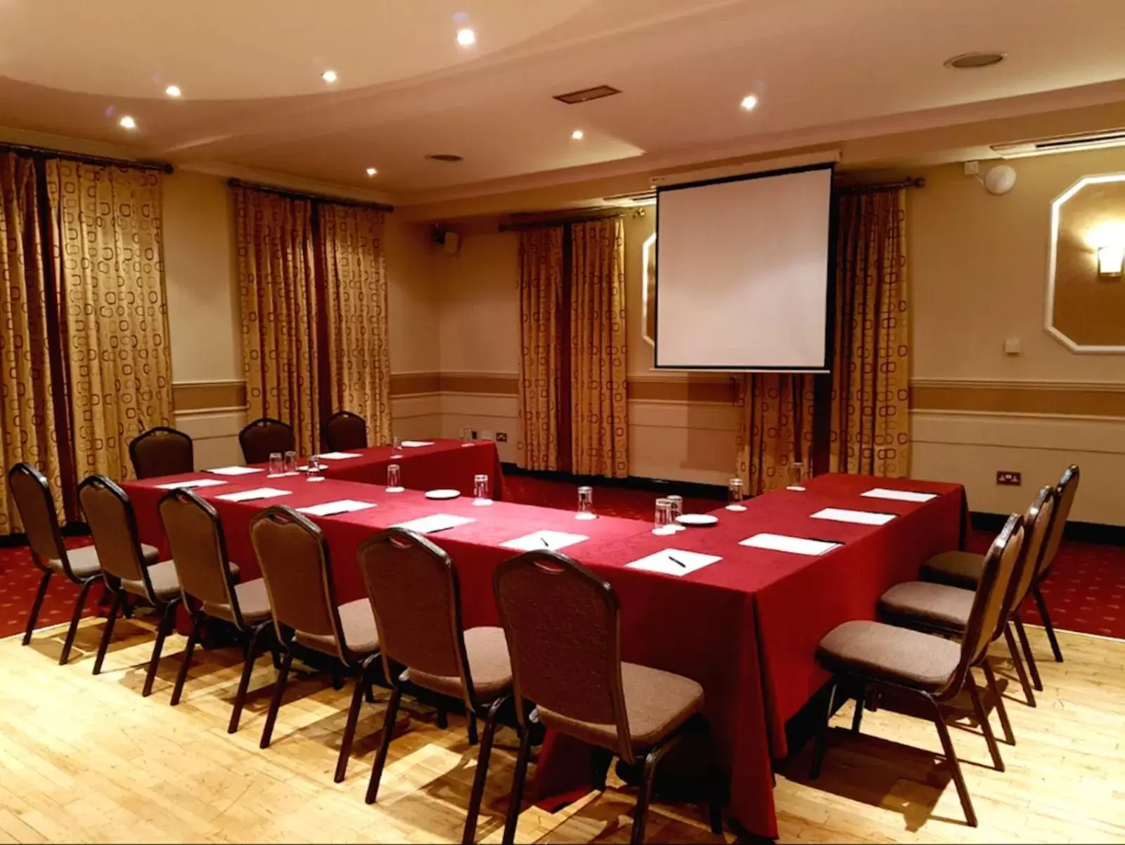 On-site shops in Oranmore Lodge Hotel Conference And Leisure Centre Galway