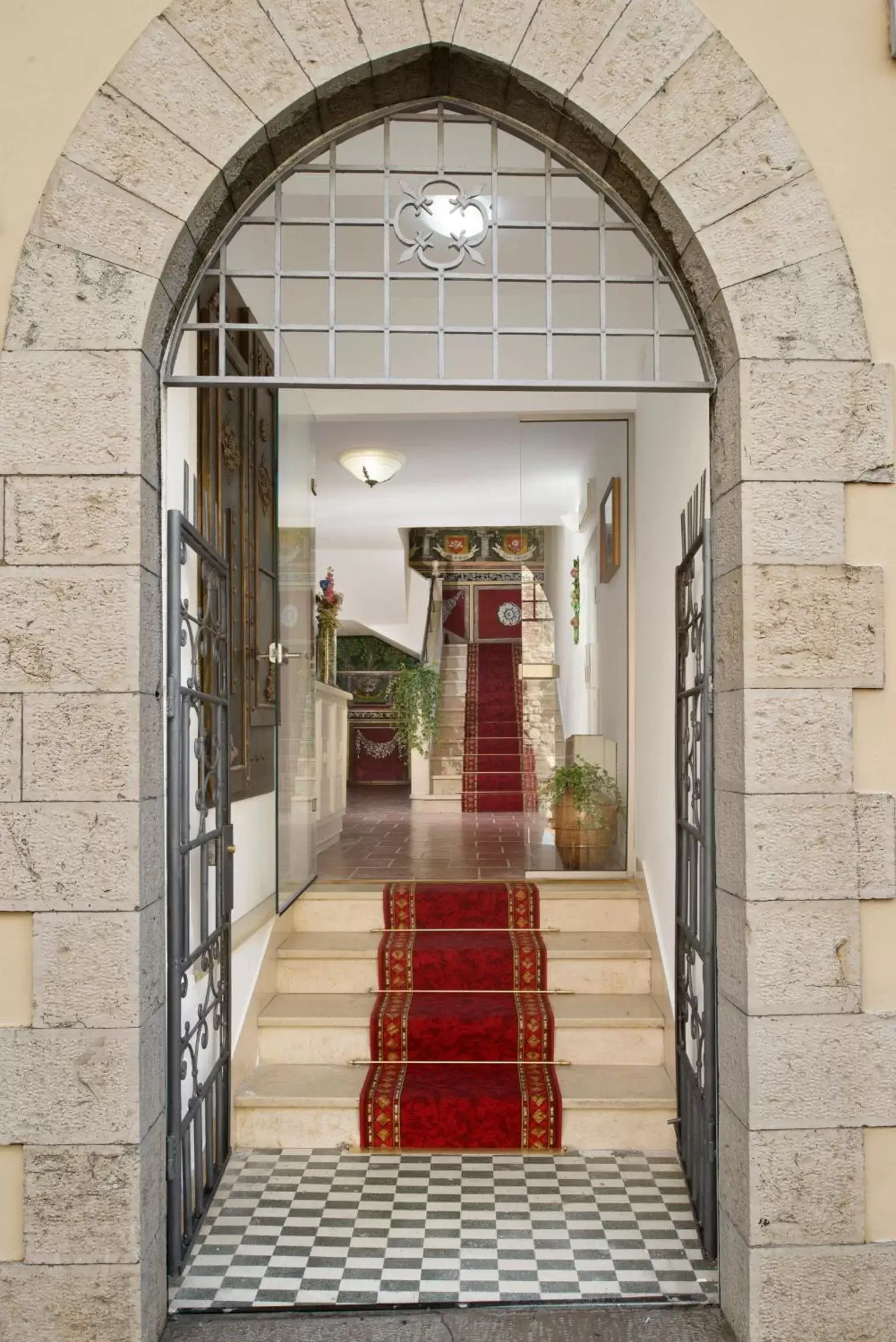 Facade/entrance in Hotel Porta Marmorea