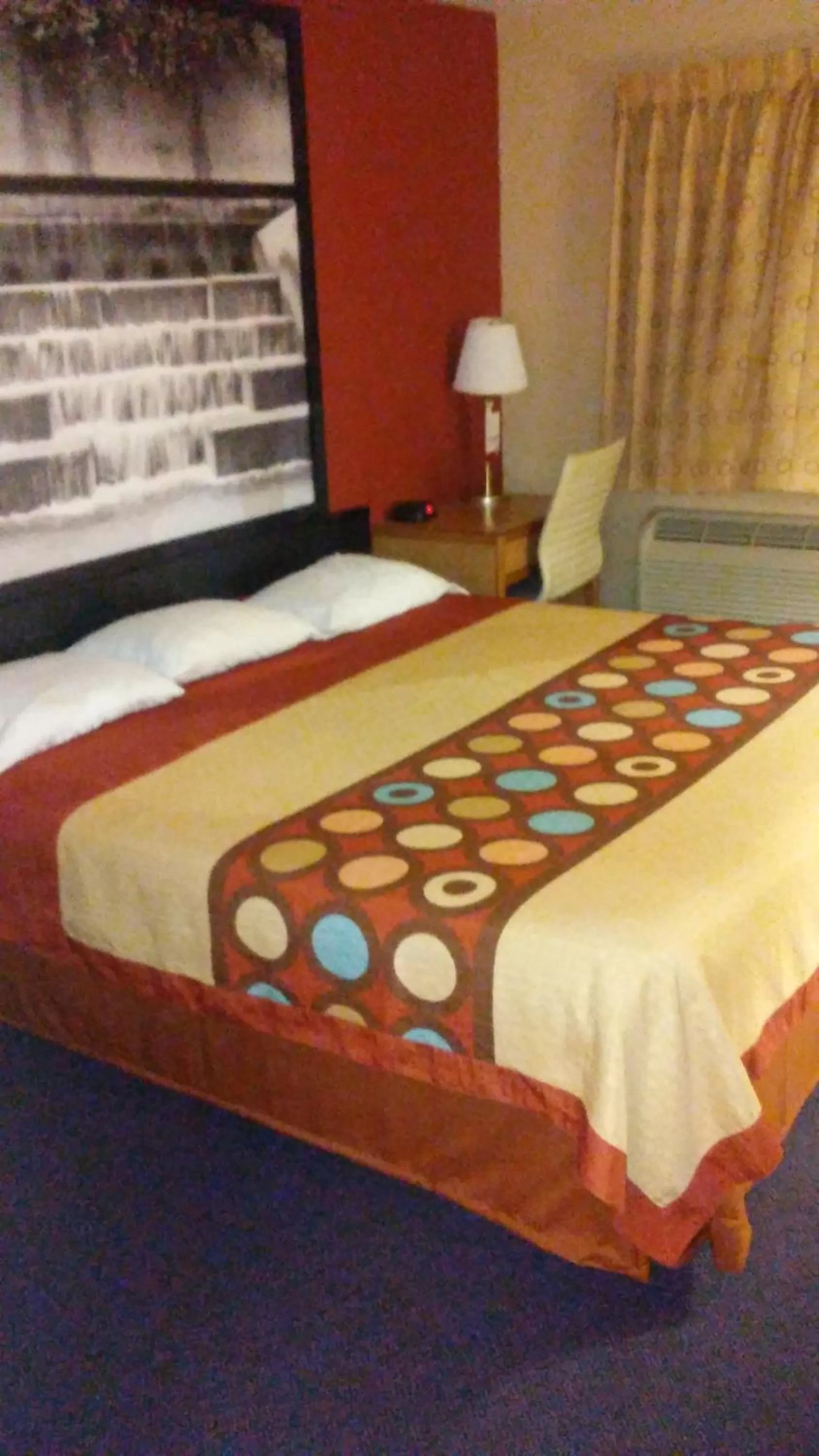 Bed in Super 8 by Wyndham Mount Vernon