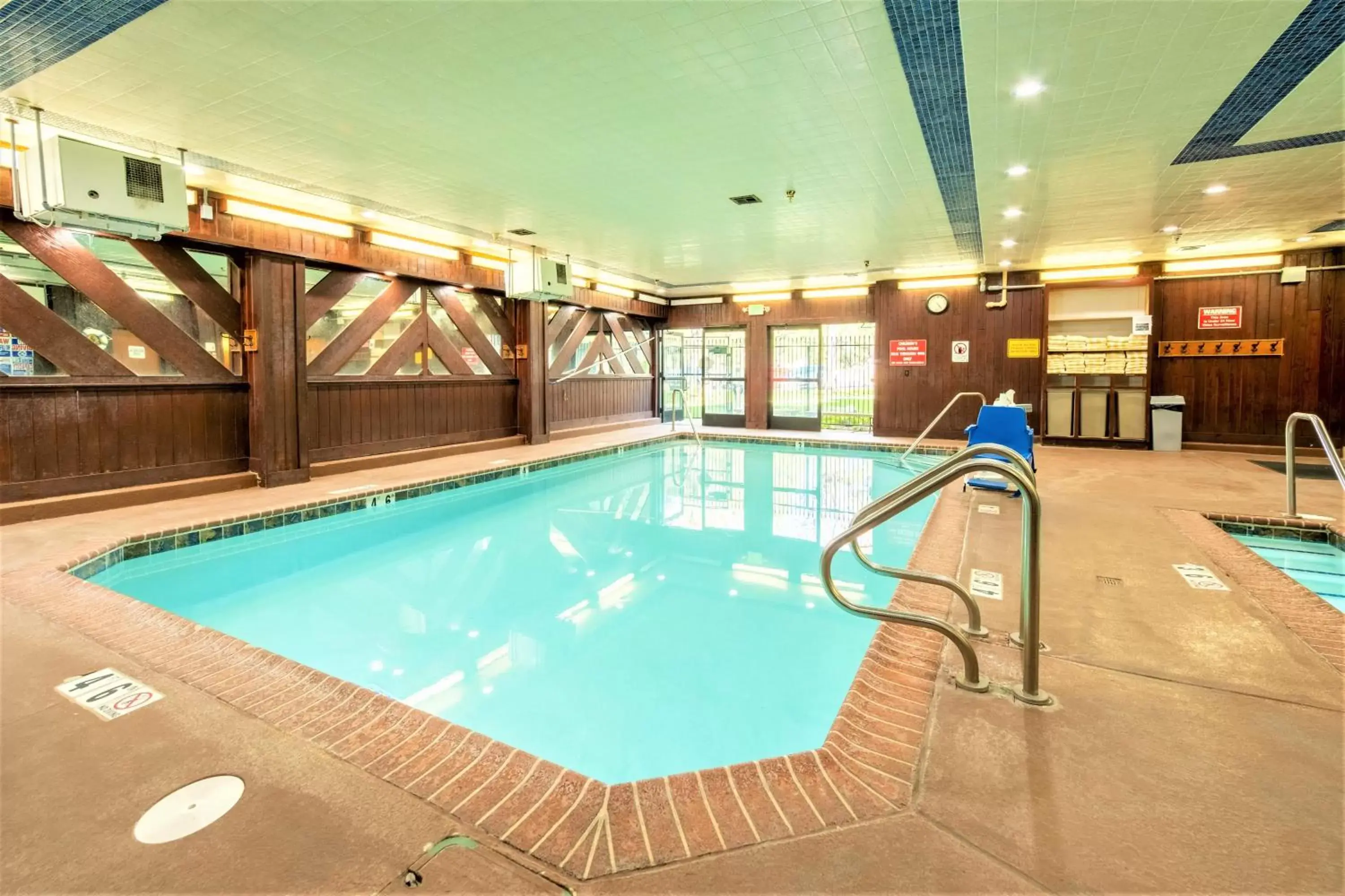 Swimming pool in Lagonita Lodge Swimming pool in Lagonita Lodge