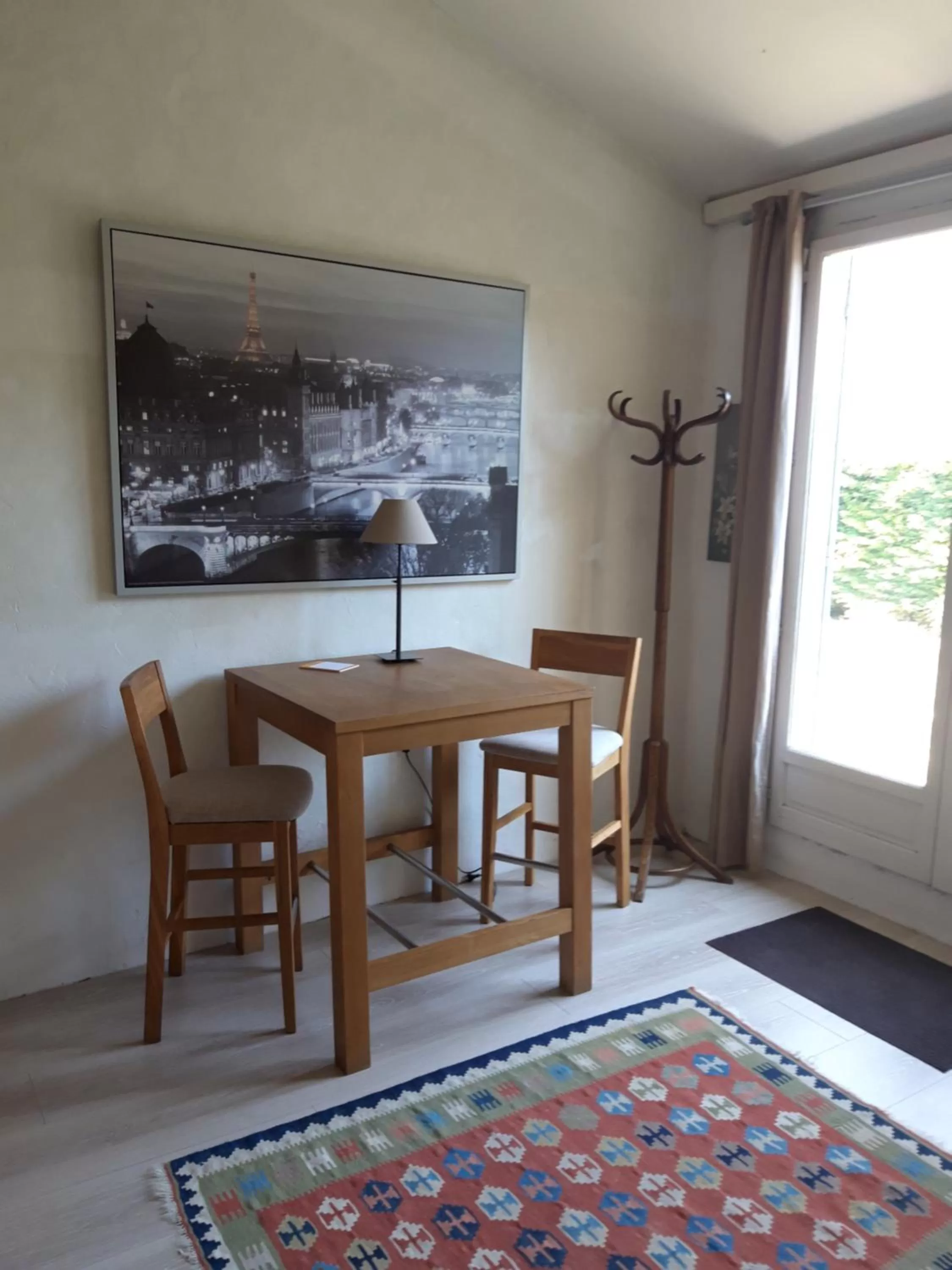 Seating area, TV/Entertainment Center in Chambres d'Hôtes Aux Tournesols