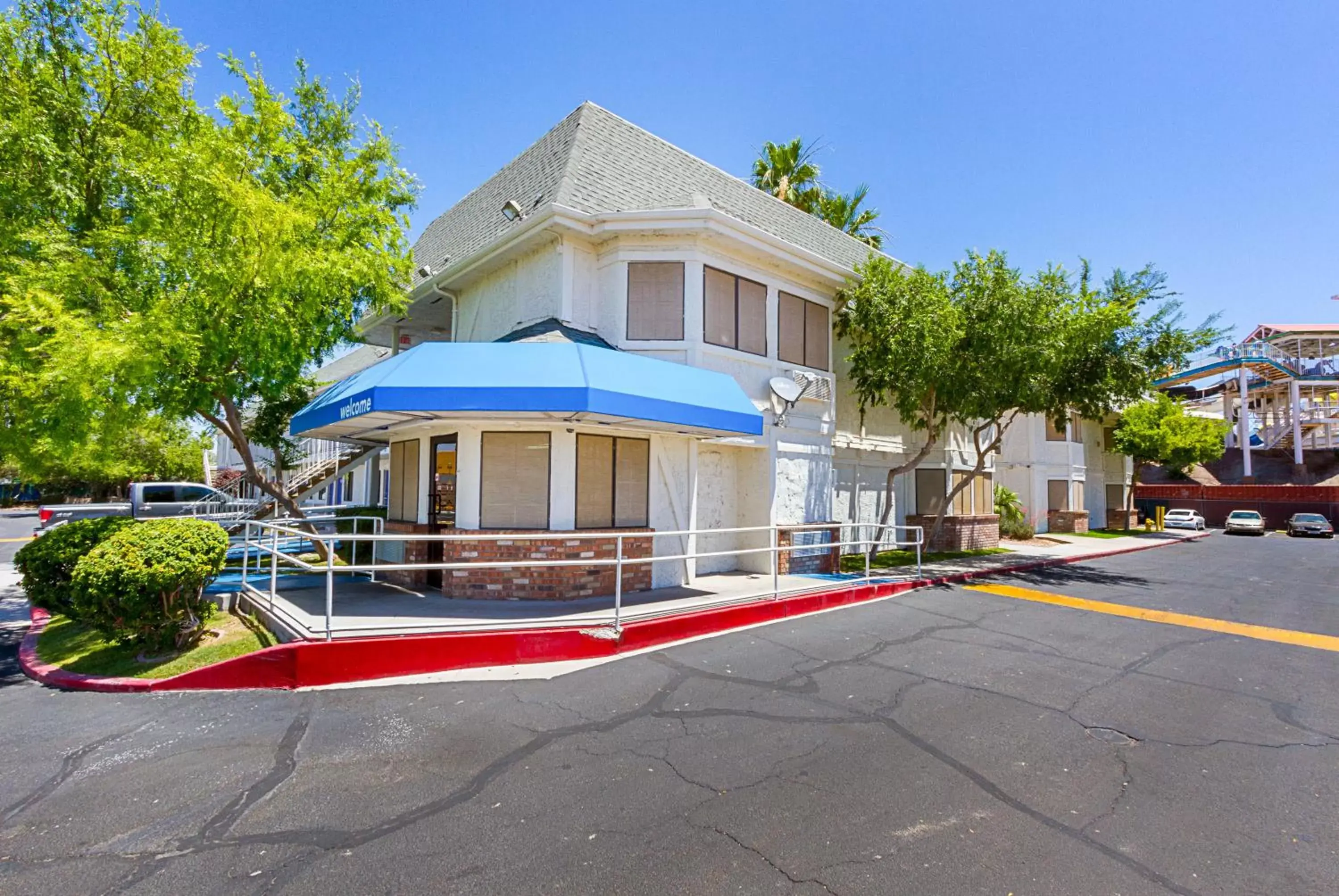 Facade/Entrance in Motel 6-Mesa, AZ - South