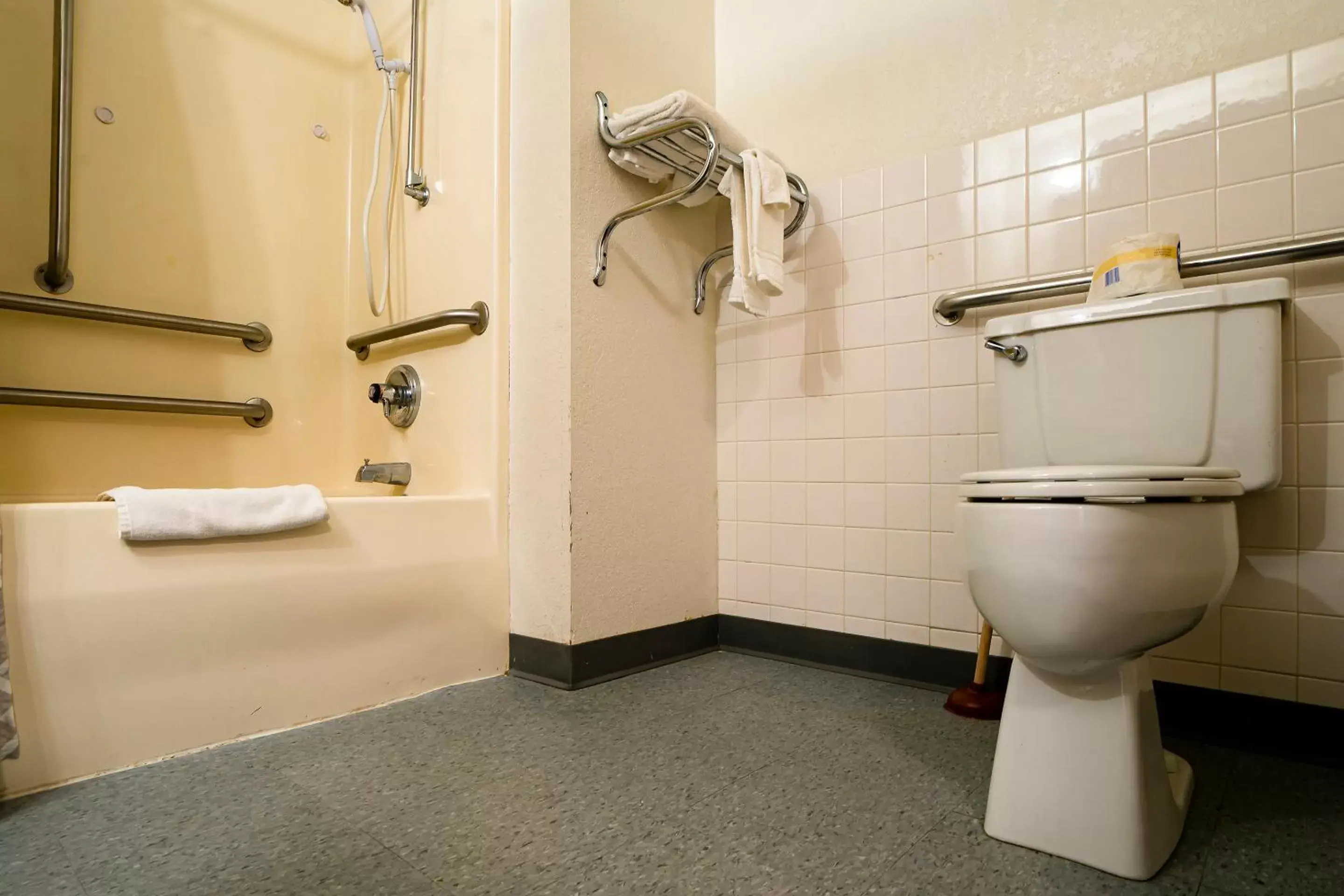 Bathroom in OYO Hotel Redwood Falls near Jackpot Casino