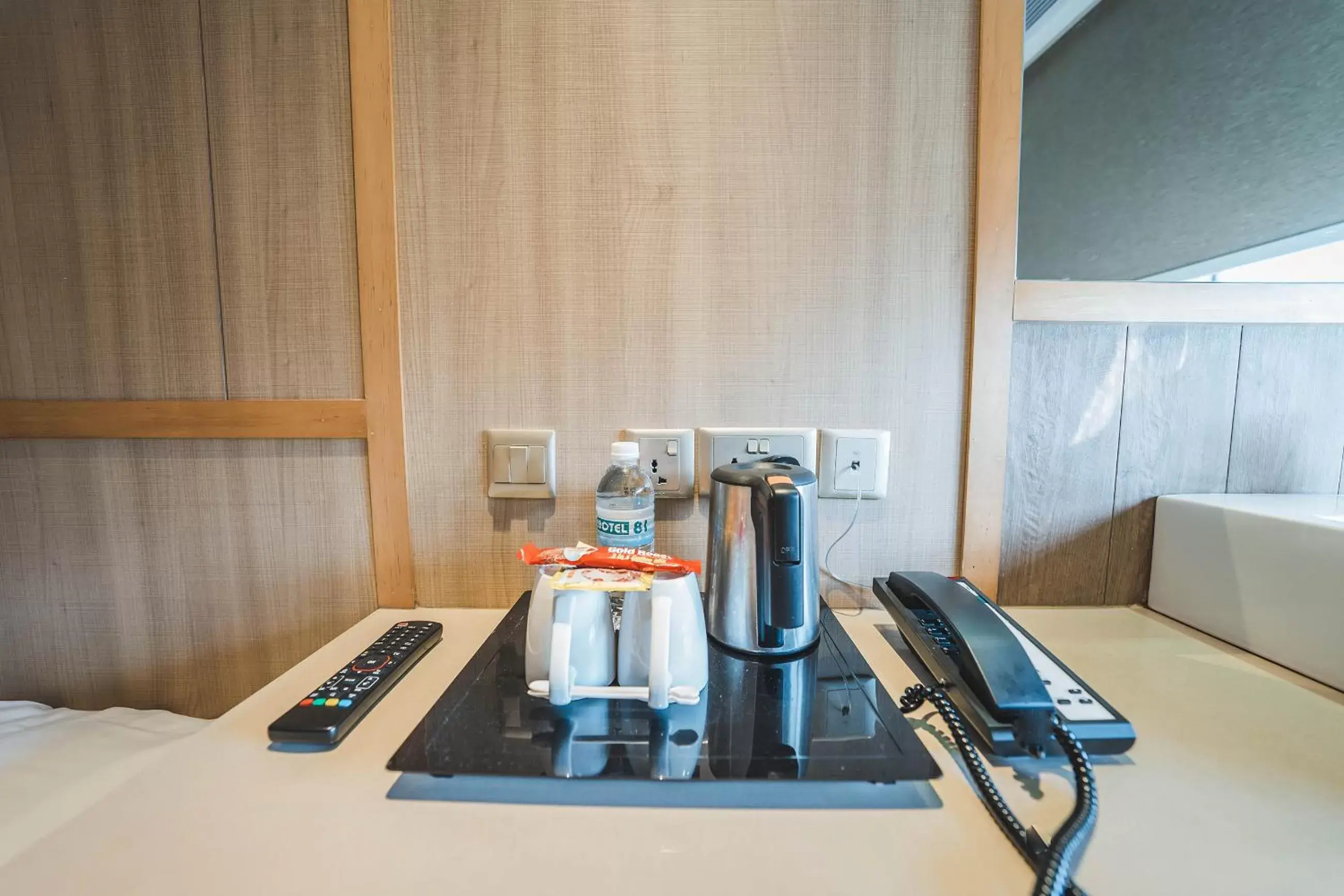 Coffee/tea facilities, Bed in Hotel 81 Premier Star Coffee/tea facilities, Bed in Hotel 81 Premier Star