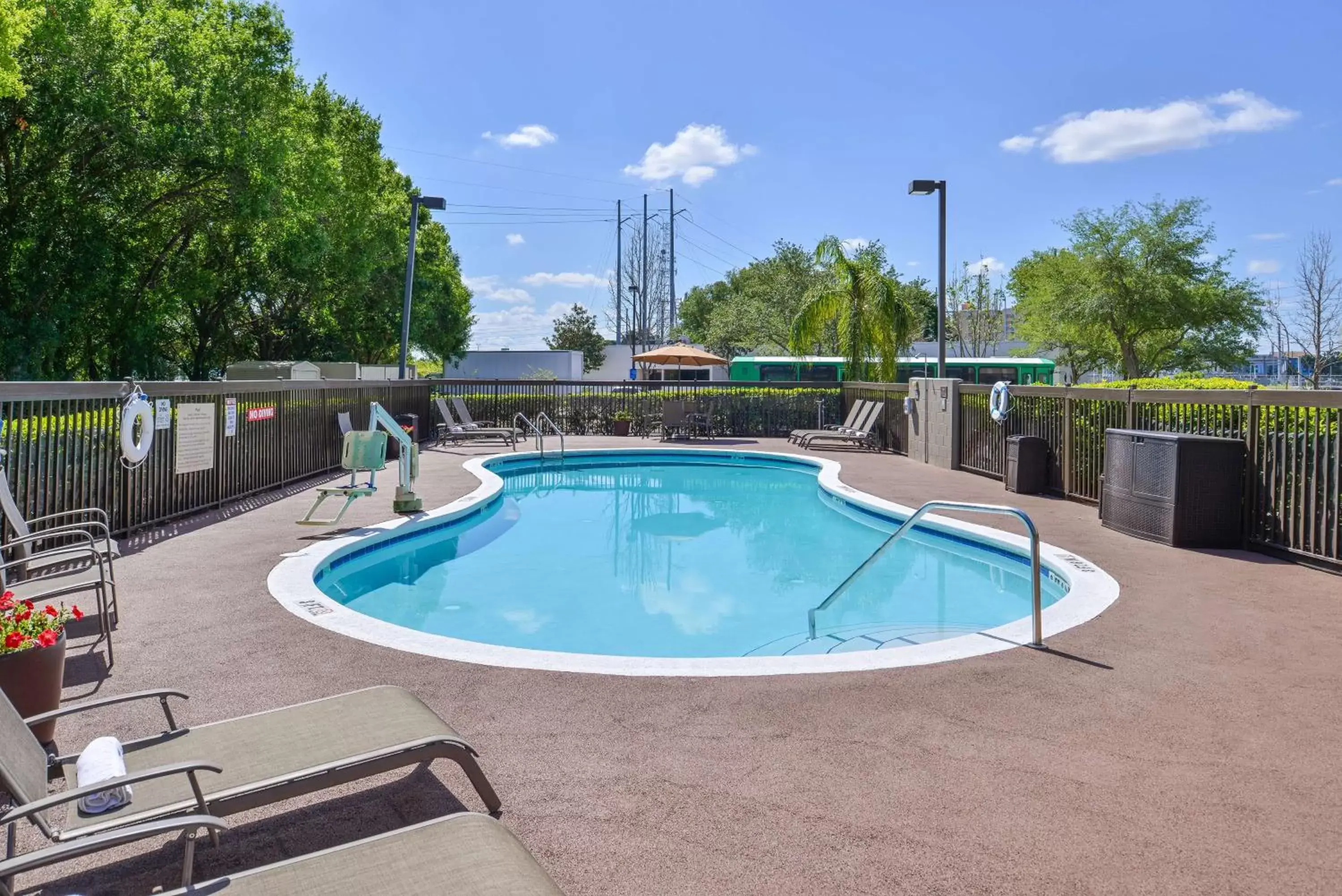 Pool view, Swimming Pool in Hampton Inn Closest to Universal Orlando