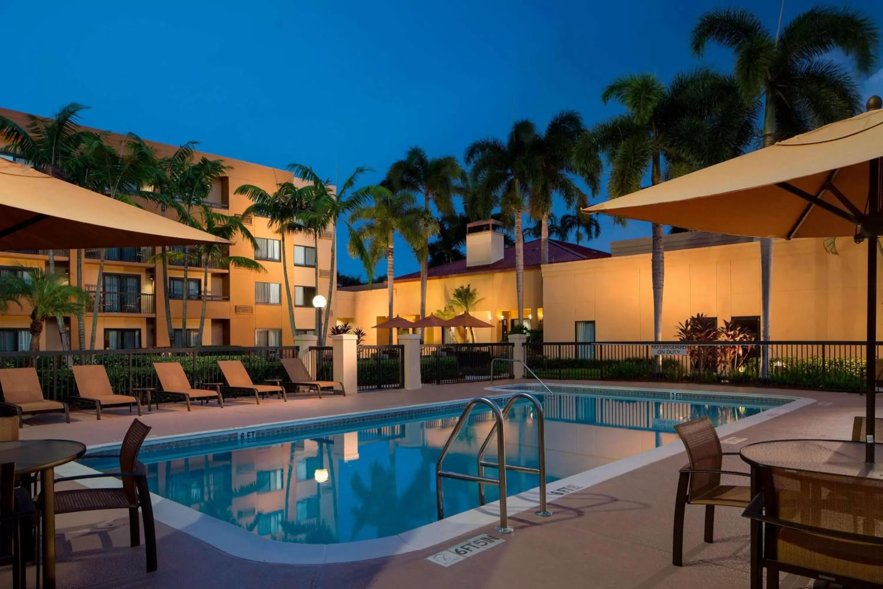 Property building, Swimming Pool in Sonesta Select Boca Raton