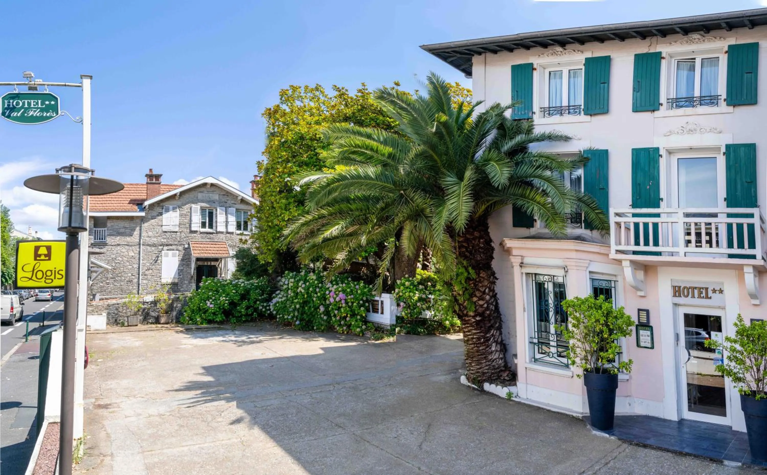Hôtel VAL FLORES LOGIS