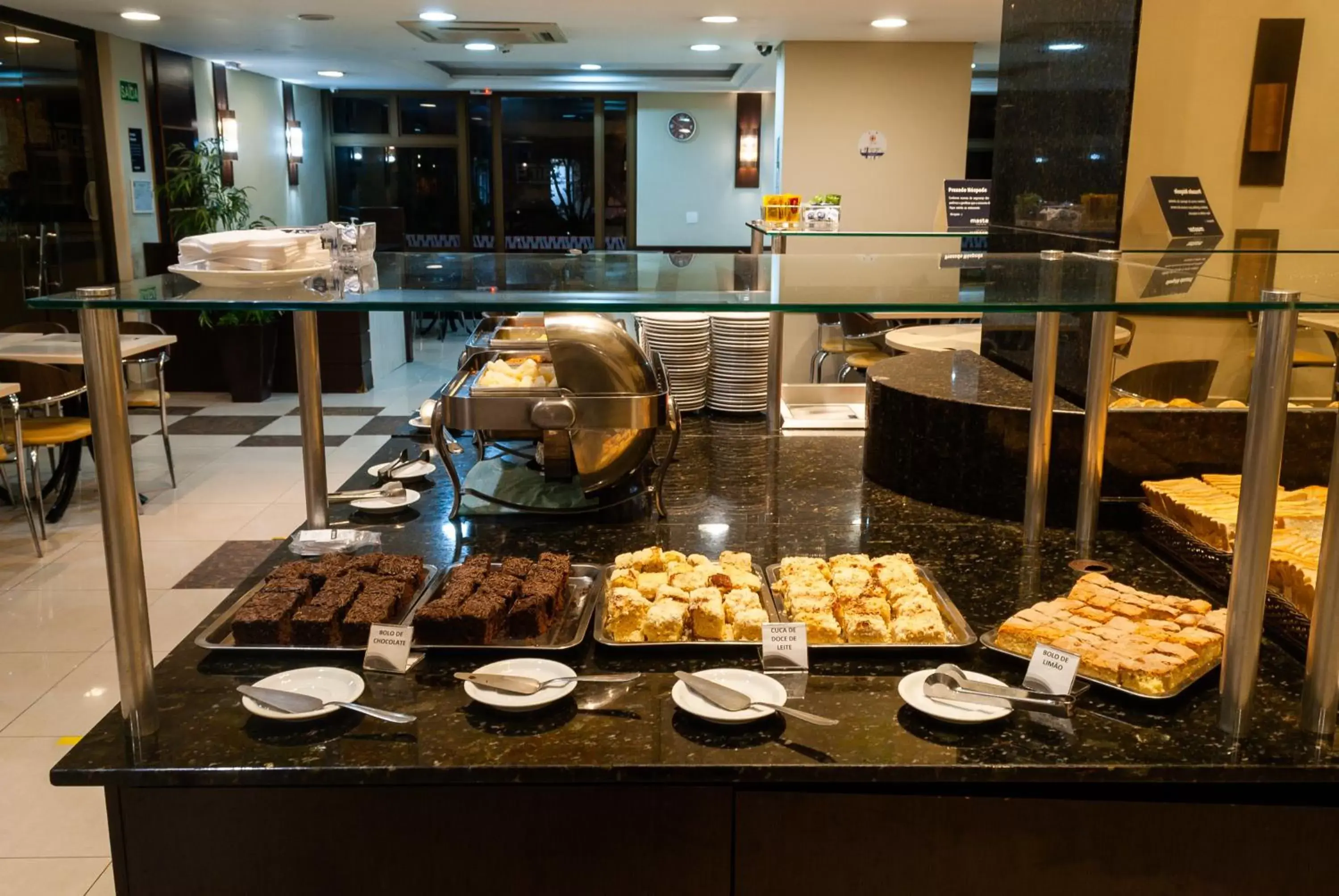 Breakfast in Master Curitiba Hotel - 1,6 km do Estádio Couto Pereira - Show Breakfast in Master Curitiba Hotel - 1,6 km do Estádio Couto Pereira - Show