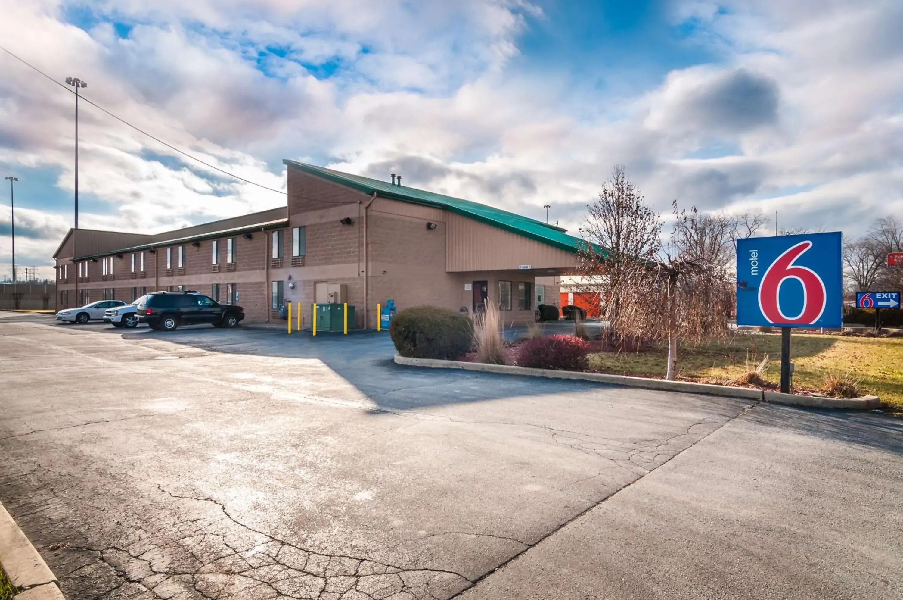 Property building in Motel 6-Lansing, IL - Chicago South