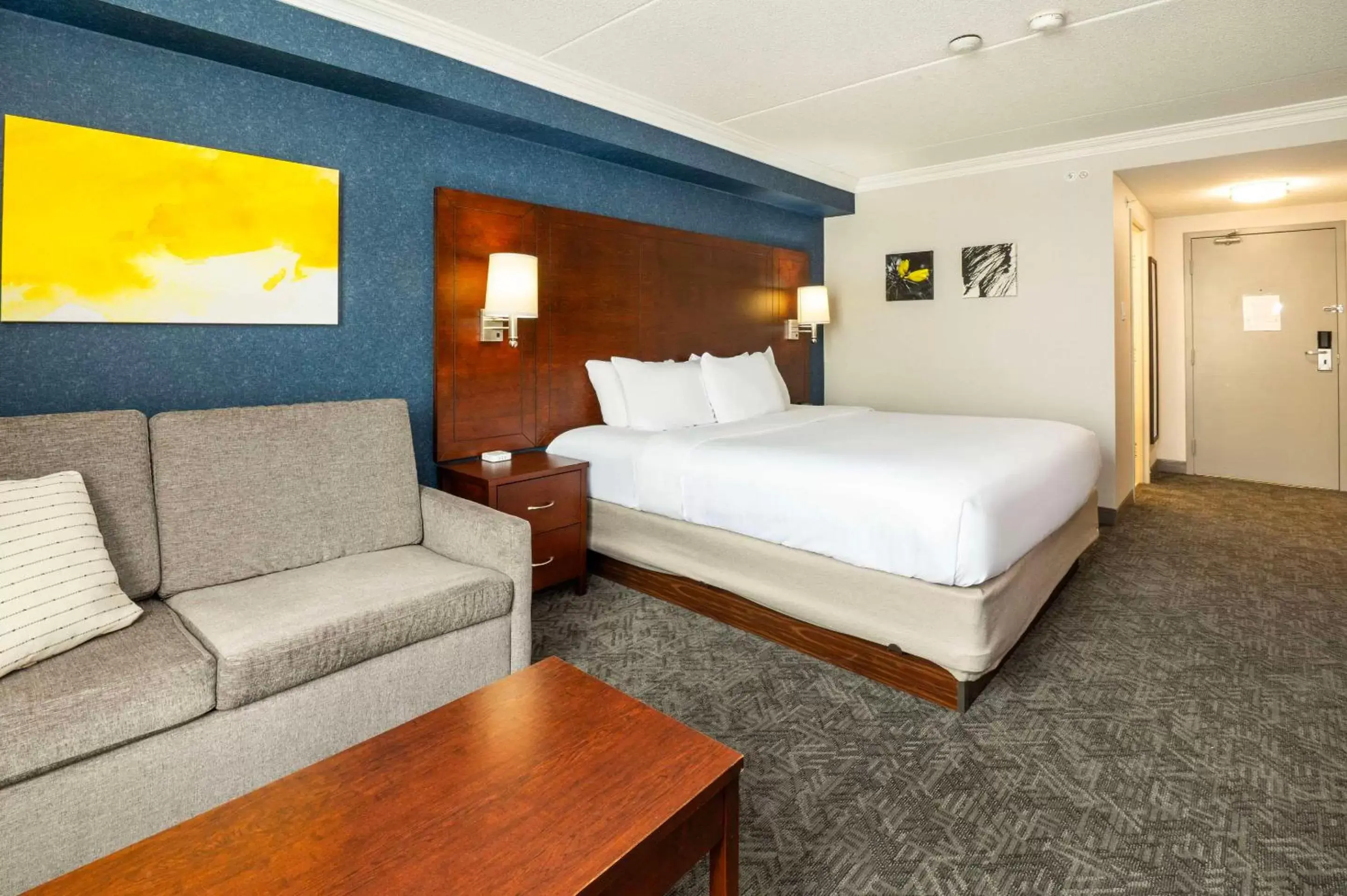 Bedroom, Bed in Comfort Inn & Conference Centre Toronto Airport