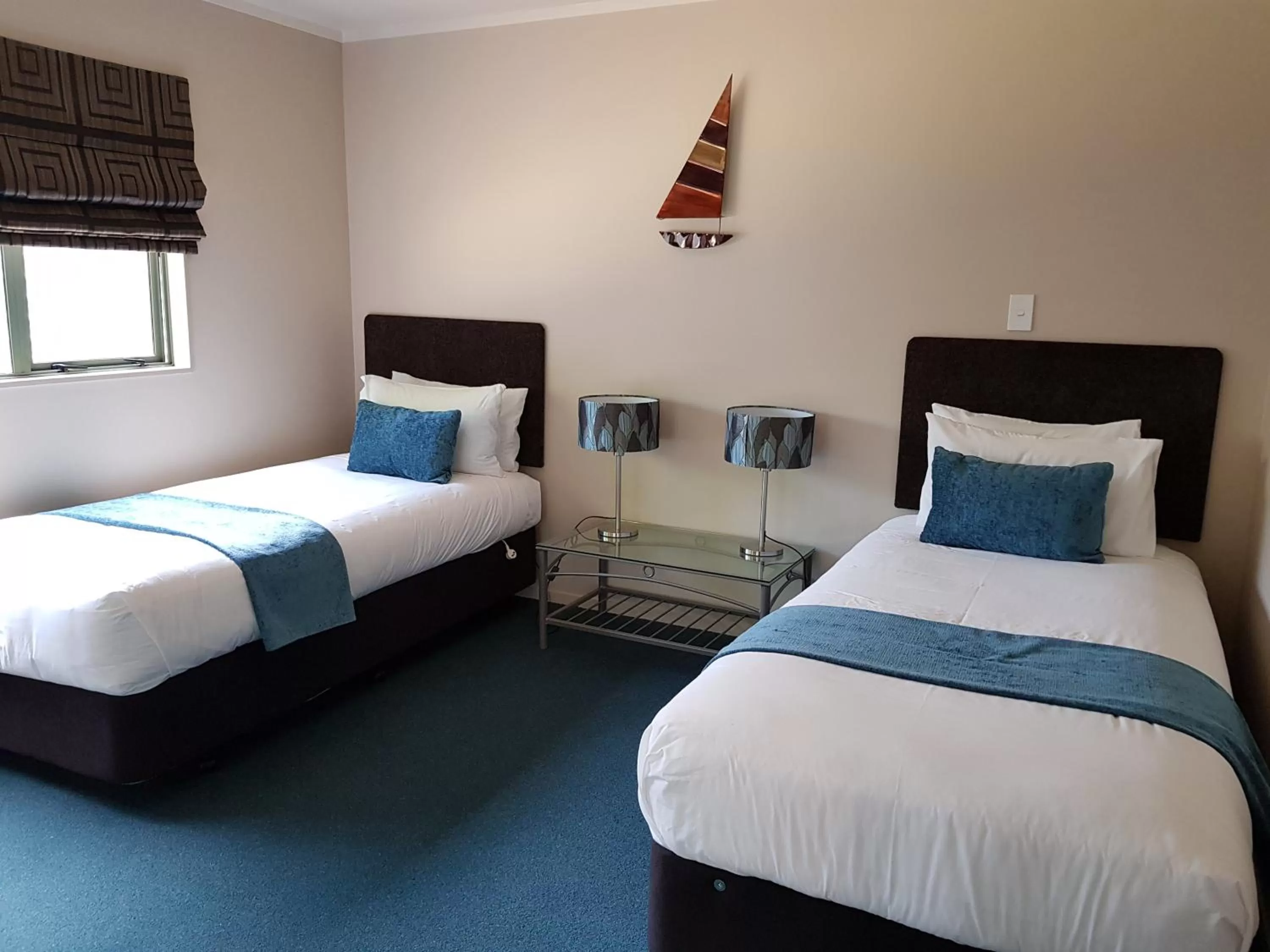 Bedroom, Bed in Portmans Motor Lodge