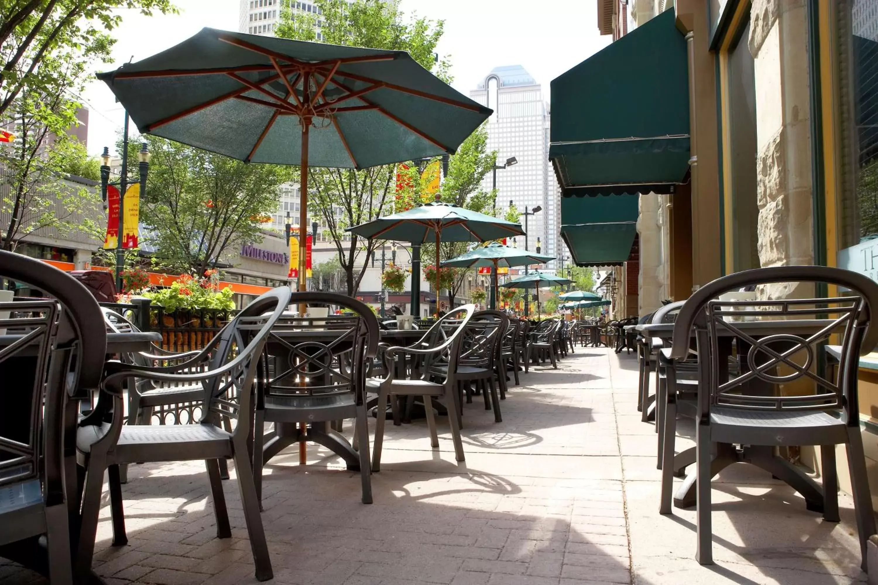 Restaurant/Places to Eat in Hyatt Regency Calgary