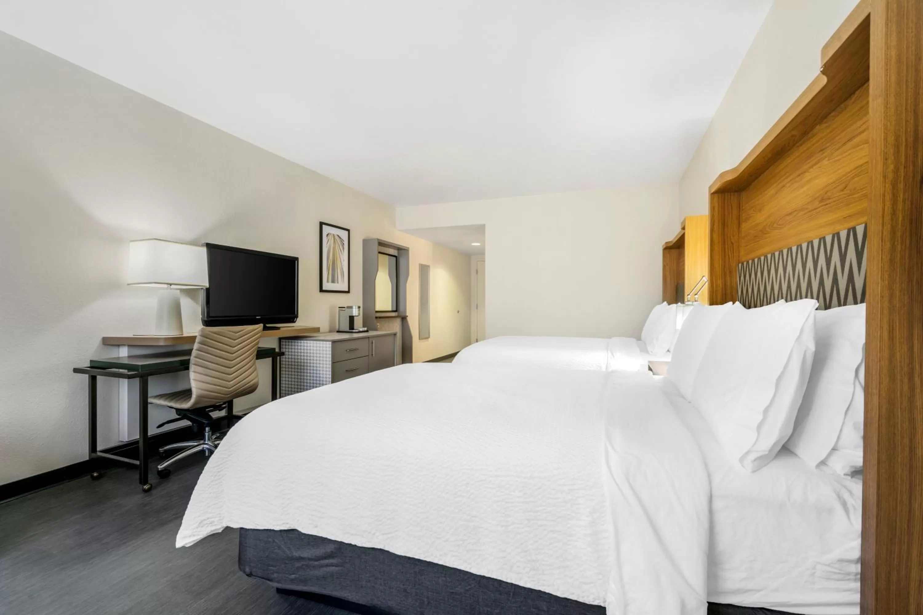 Bed in Holiday Inn Orlando International Dr-ICON by IHG