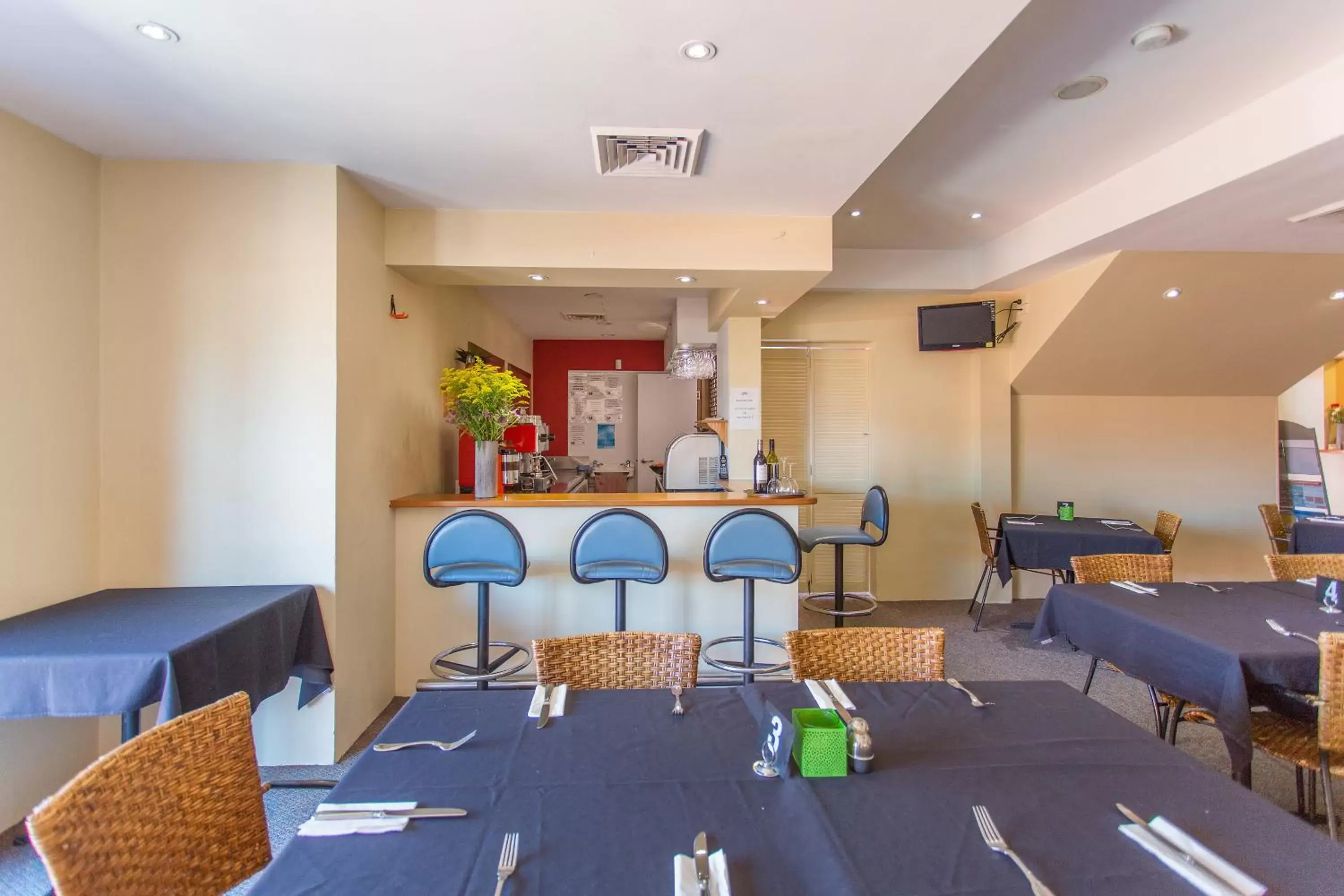 Lounge or bar, Restaurant/Places to Eat in Mackay Rose Motel