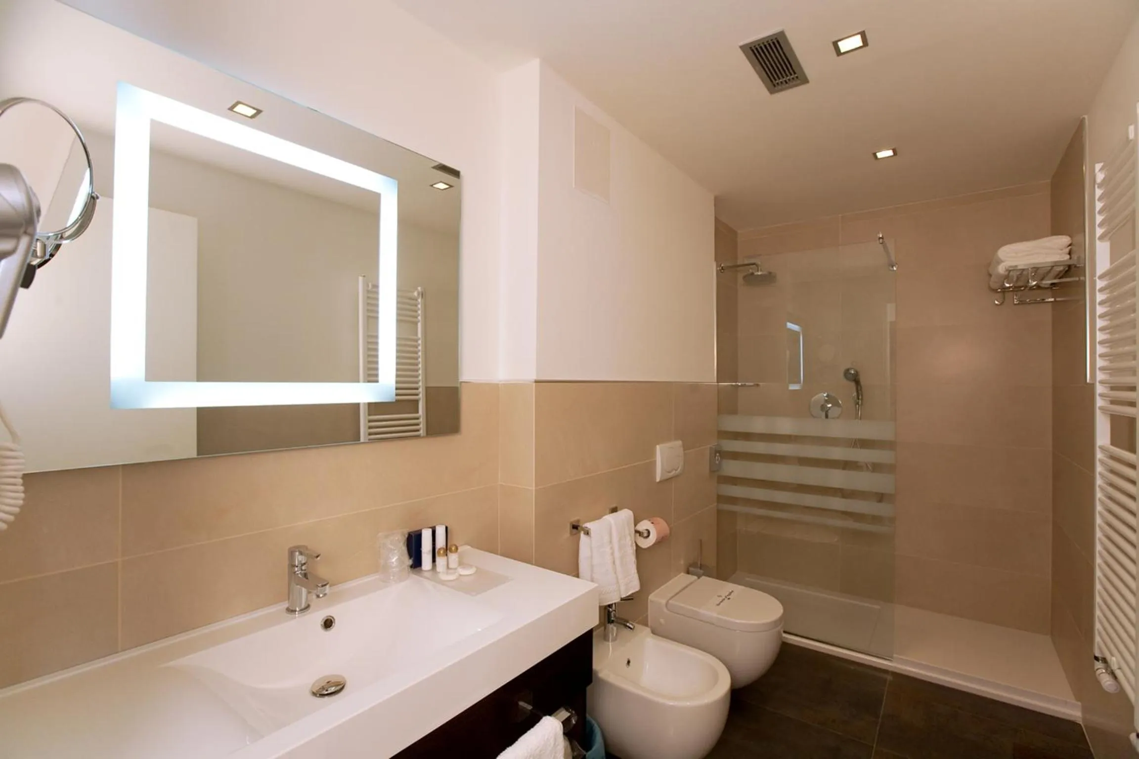 Shower in Laguna Palace Hotel Grado