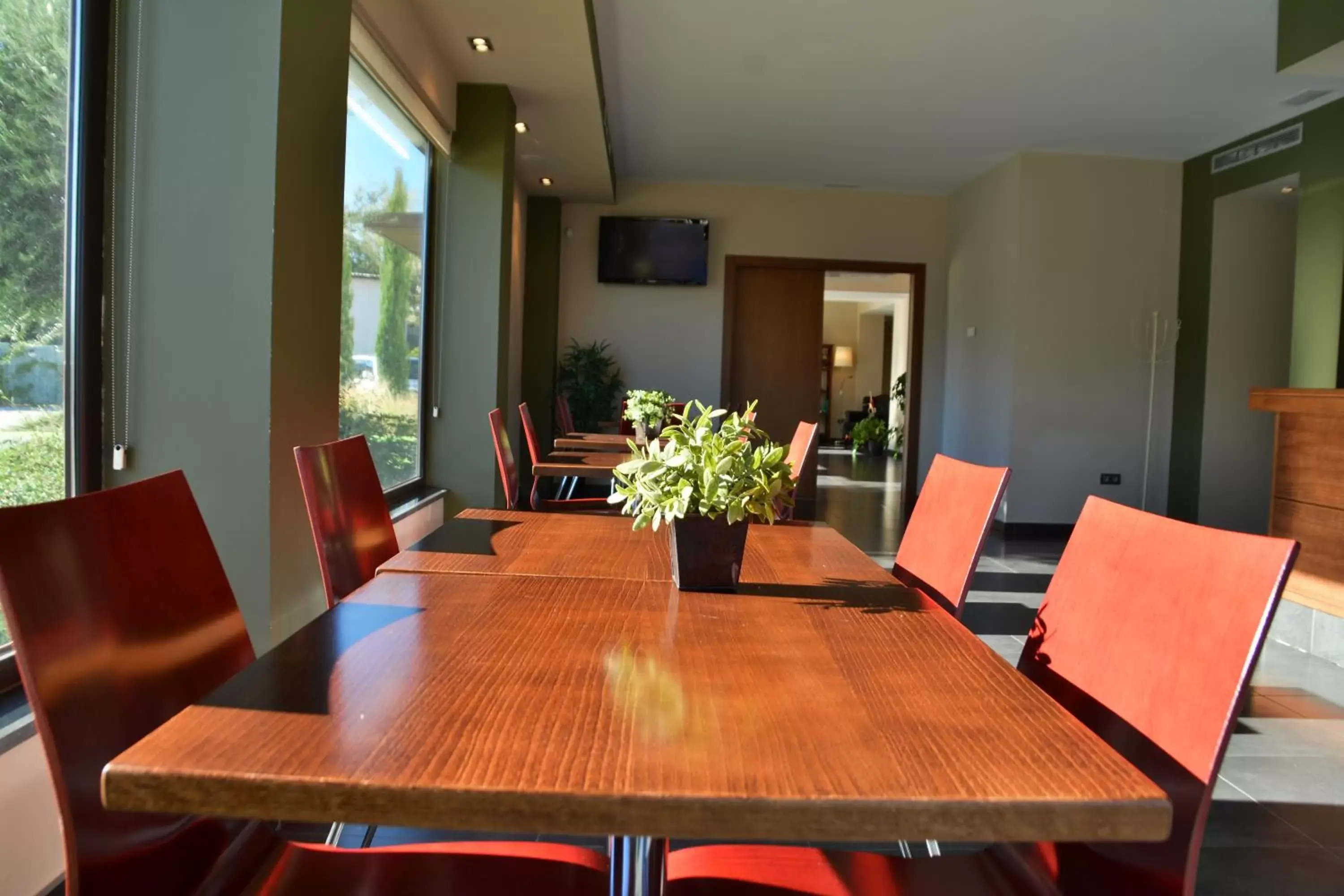 Lounge or bar, Dining Area in Hotel Pago del Olivo