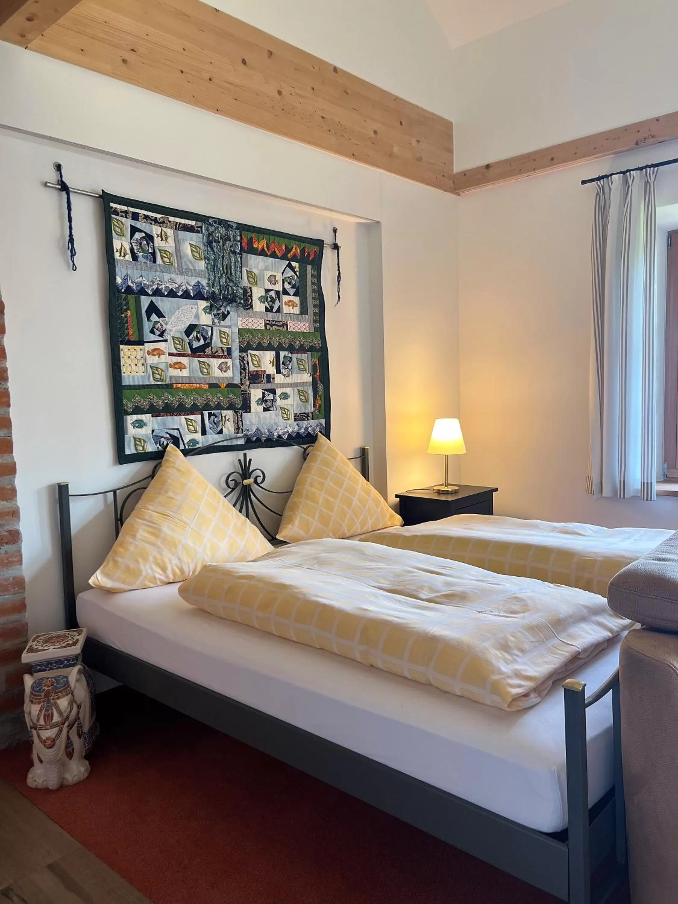 Photo of the whole room, Bed in Sunhill Appartments, klimatisiert