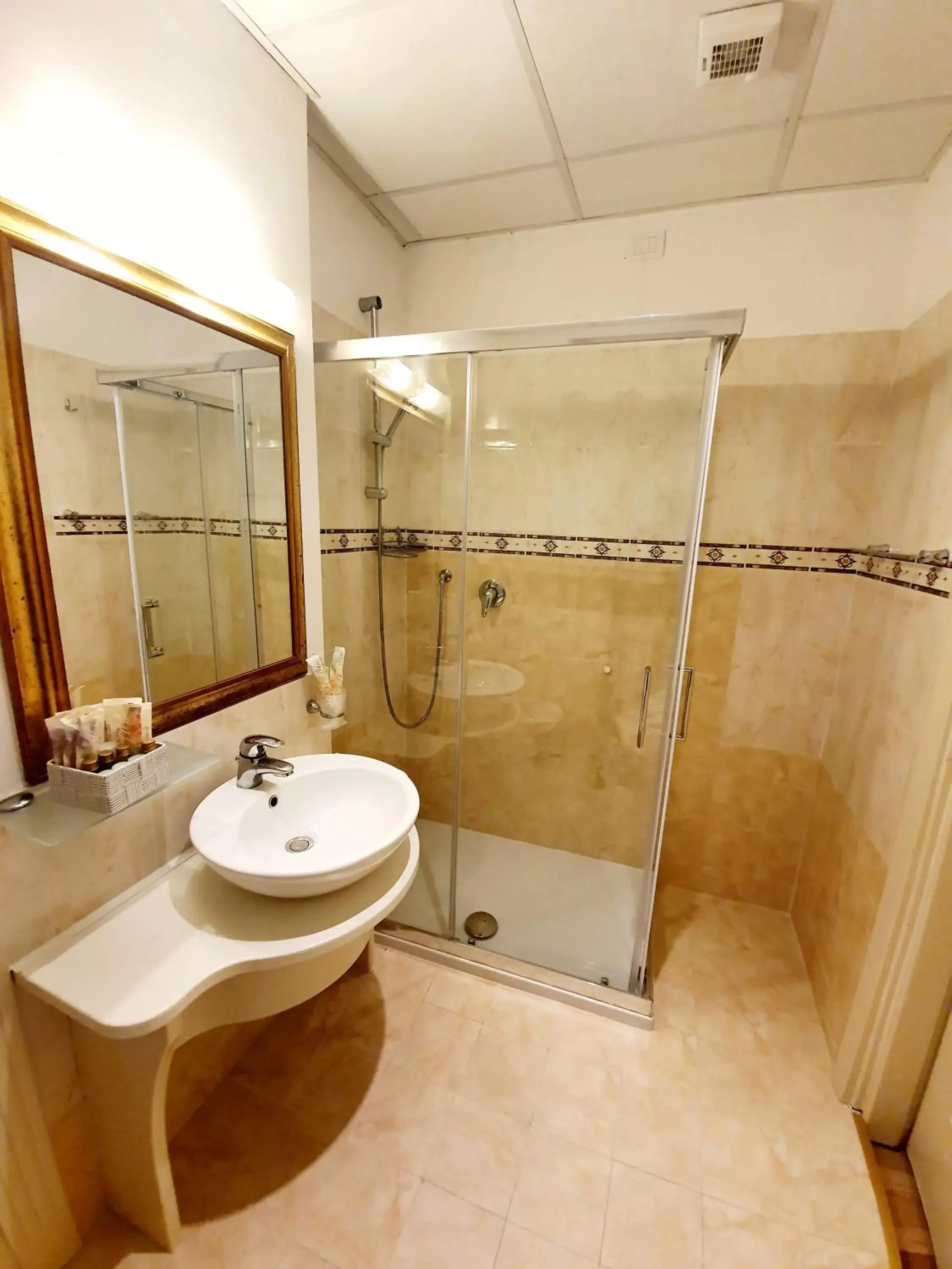 Bathroom in Hotel Corte dei Greci