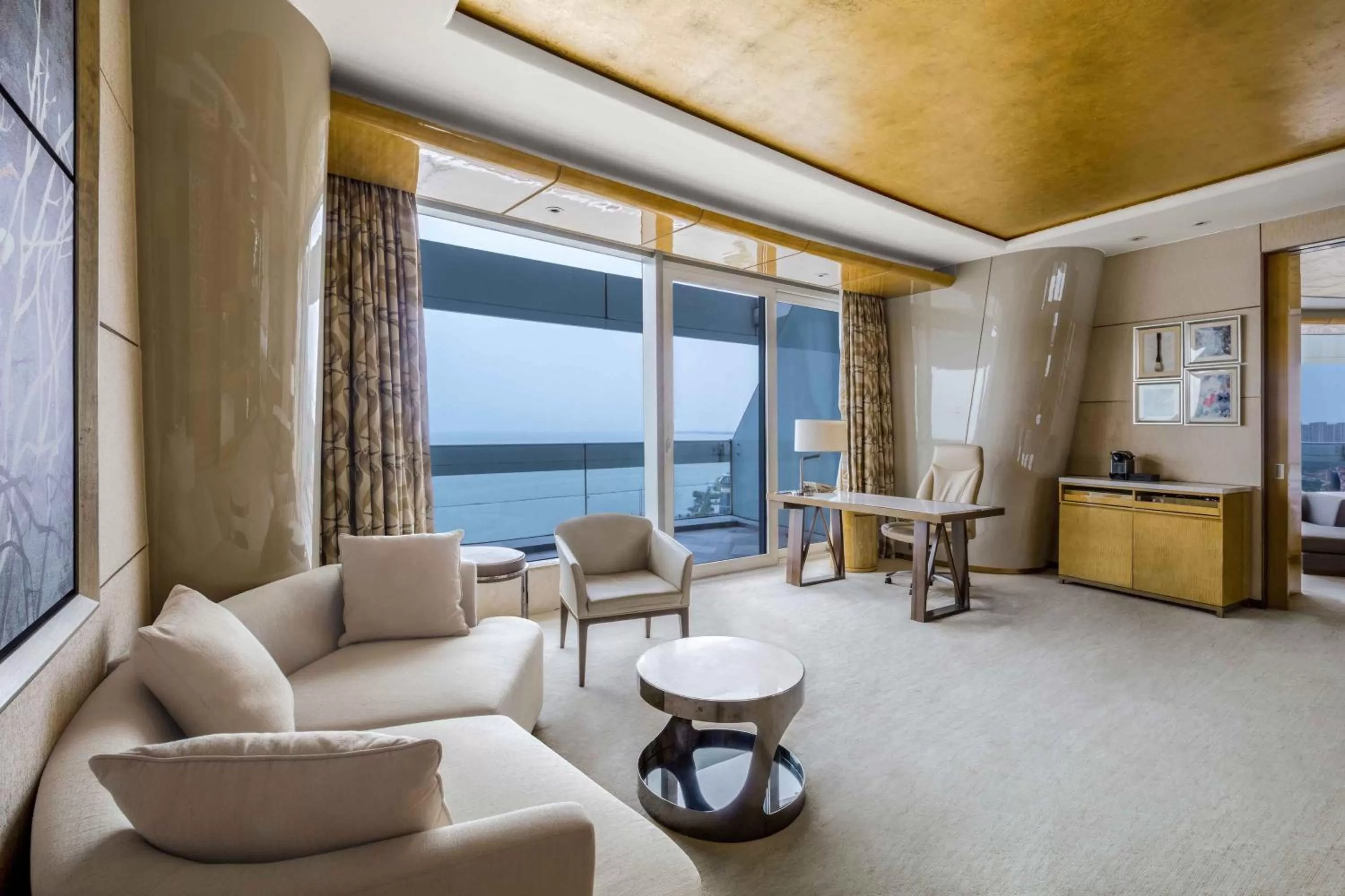 Living room in Sheraton Huzhou Taihu Lake Hot Spring Resort & Spa