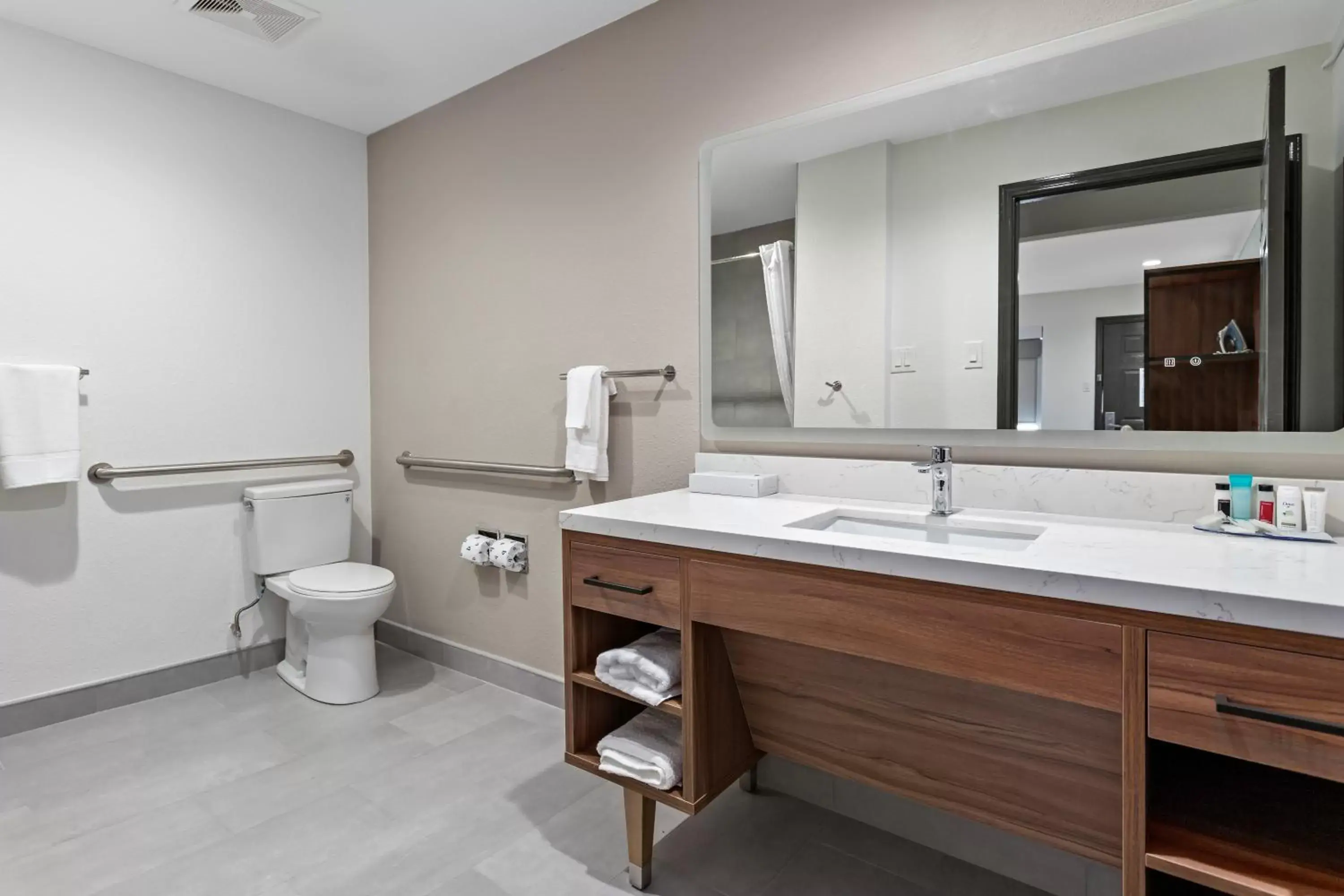 Bathroom in Baymont by Wyndham Beaumont