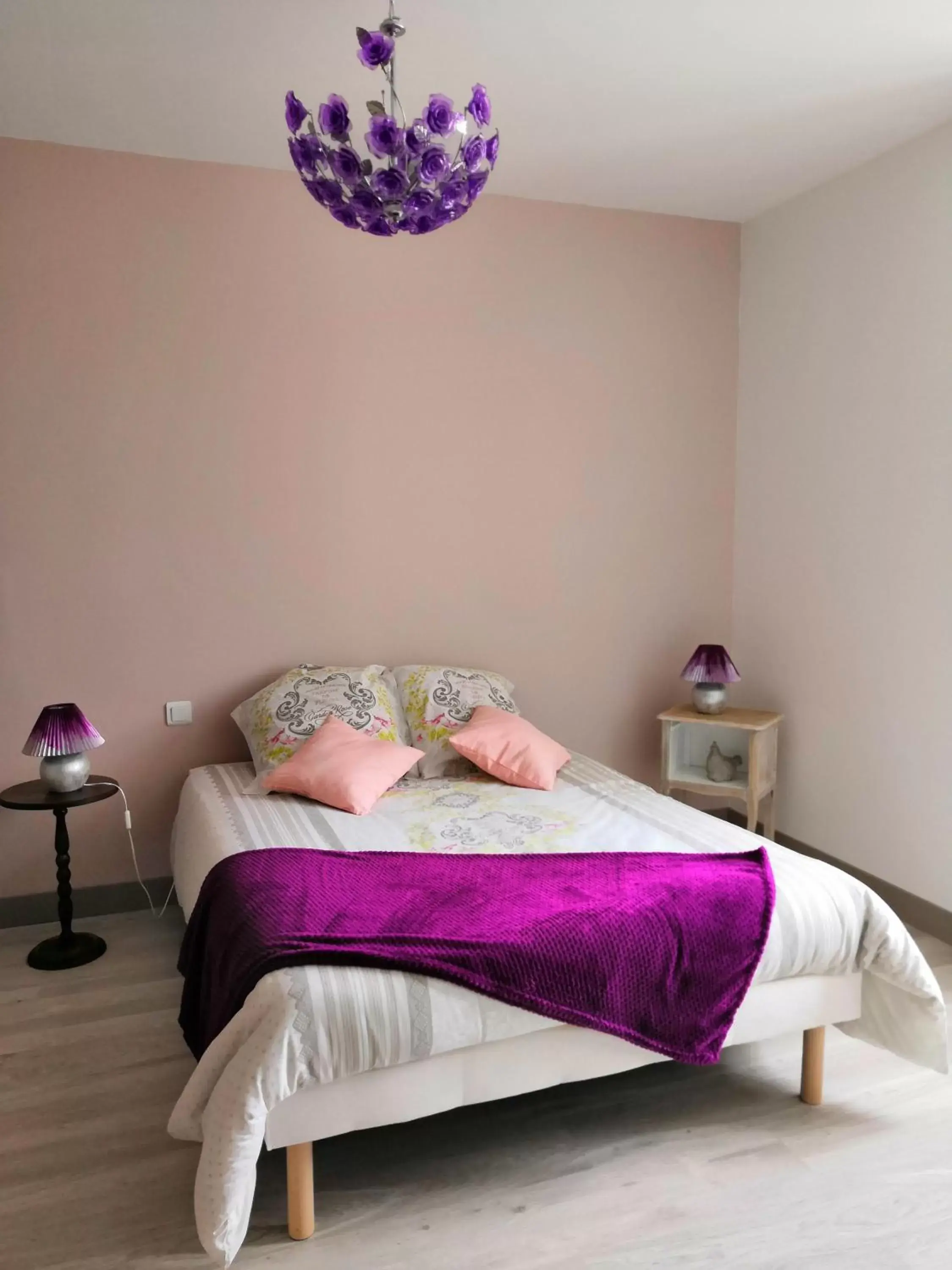 Bedroom, Bed in Le Manoir du Gouverneur