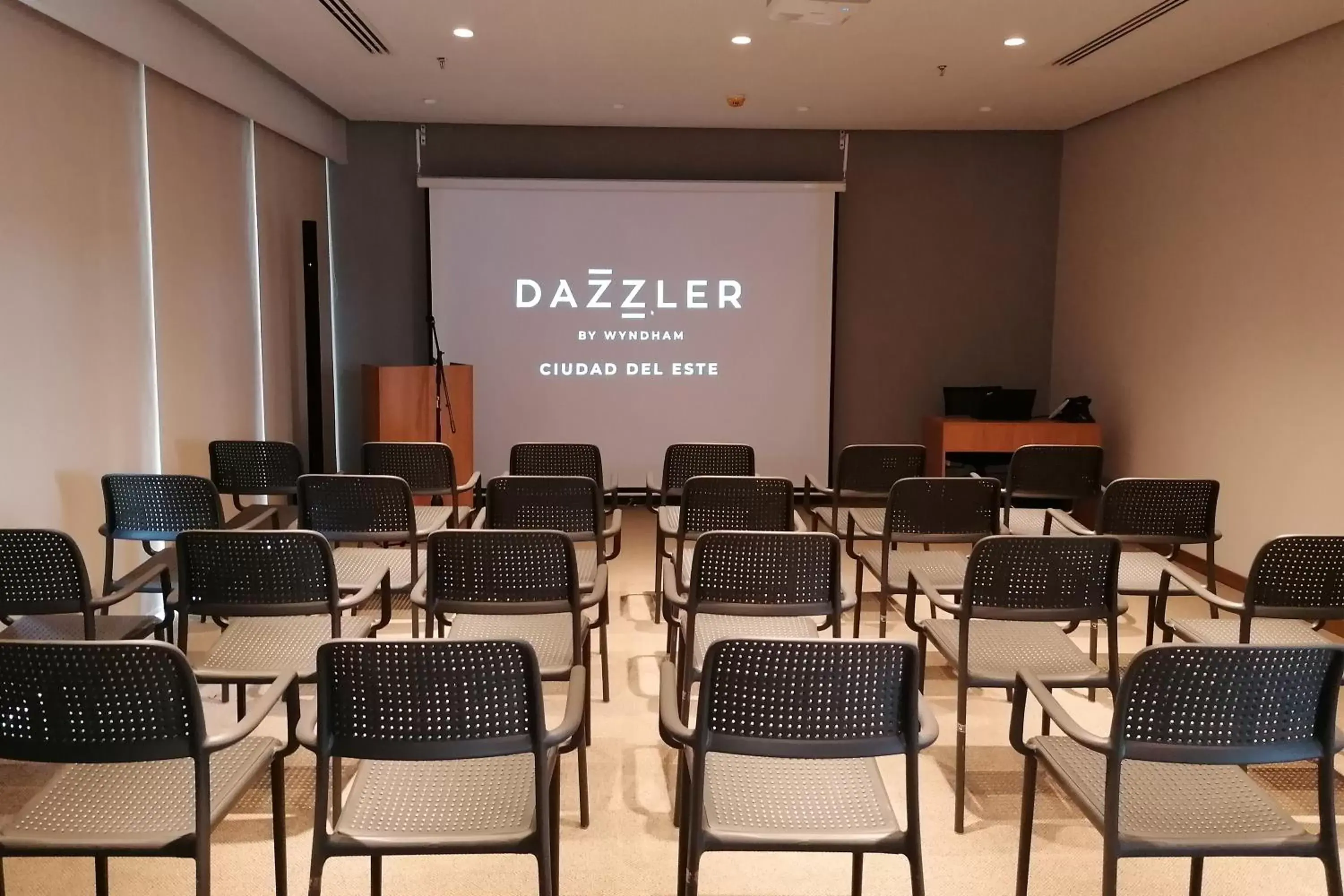 Meeting/conference room in Dazzler by Wyndham Ciudad del Este